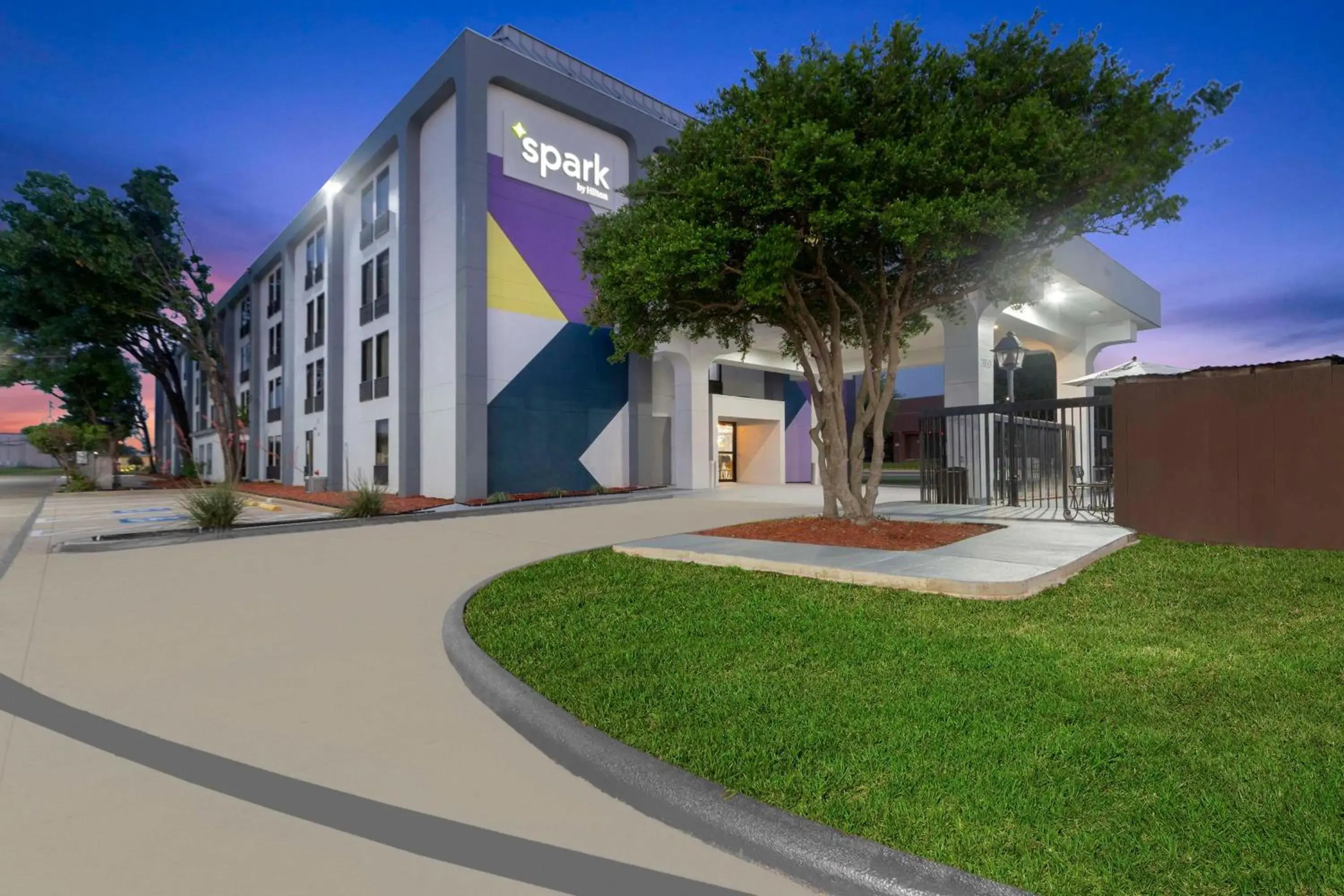 Property building in Spark By Hilton Grand Prairie Property building in Spark By Hilton Grand Prairie