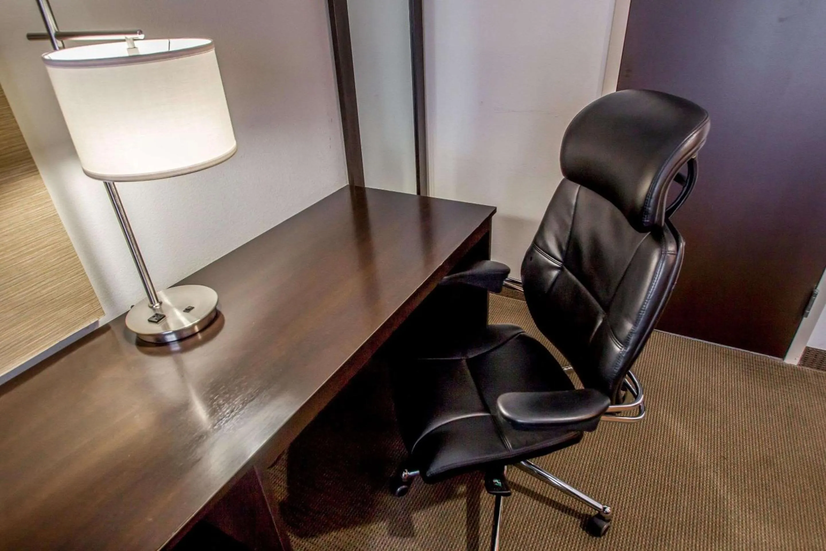 Photo of the whole room in Sleep Inn JFK Airport Rockaway Blvd