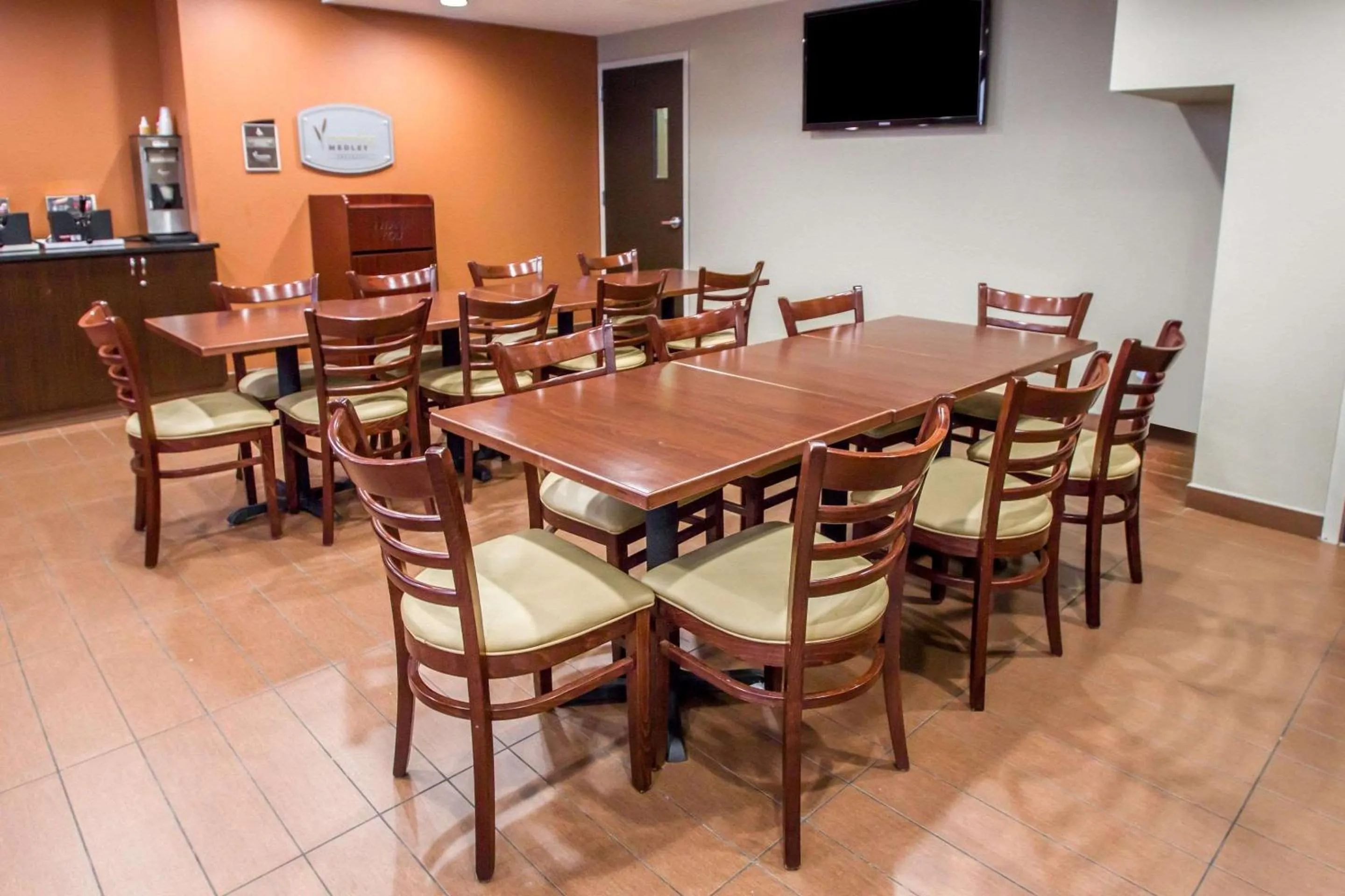 Restaurant/places to eat in Sleep Inn JFK Airport Rockaway Blvd