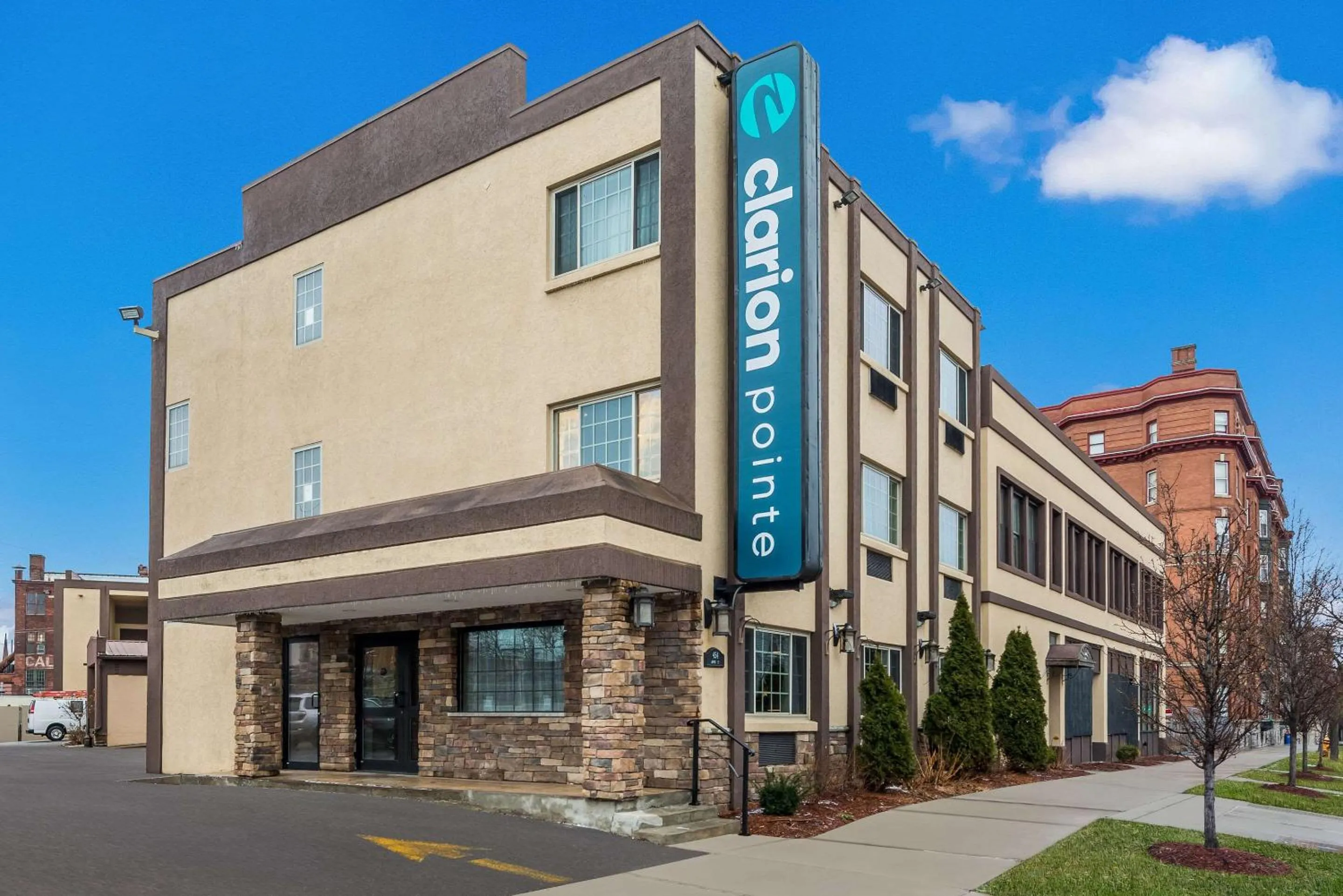 Property building in Clarion Pointe Syracuse Downtown