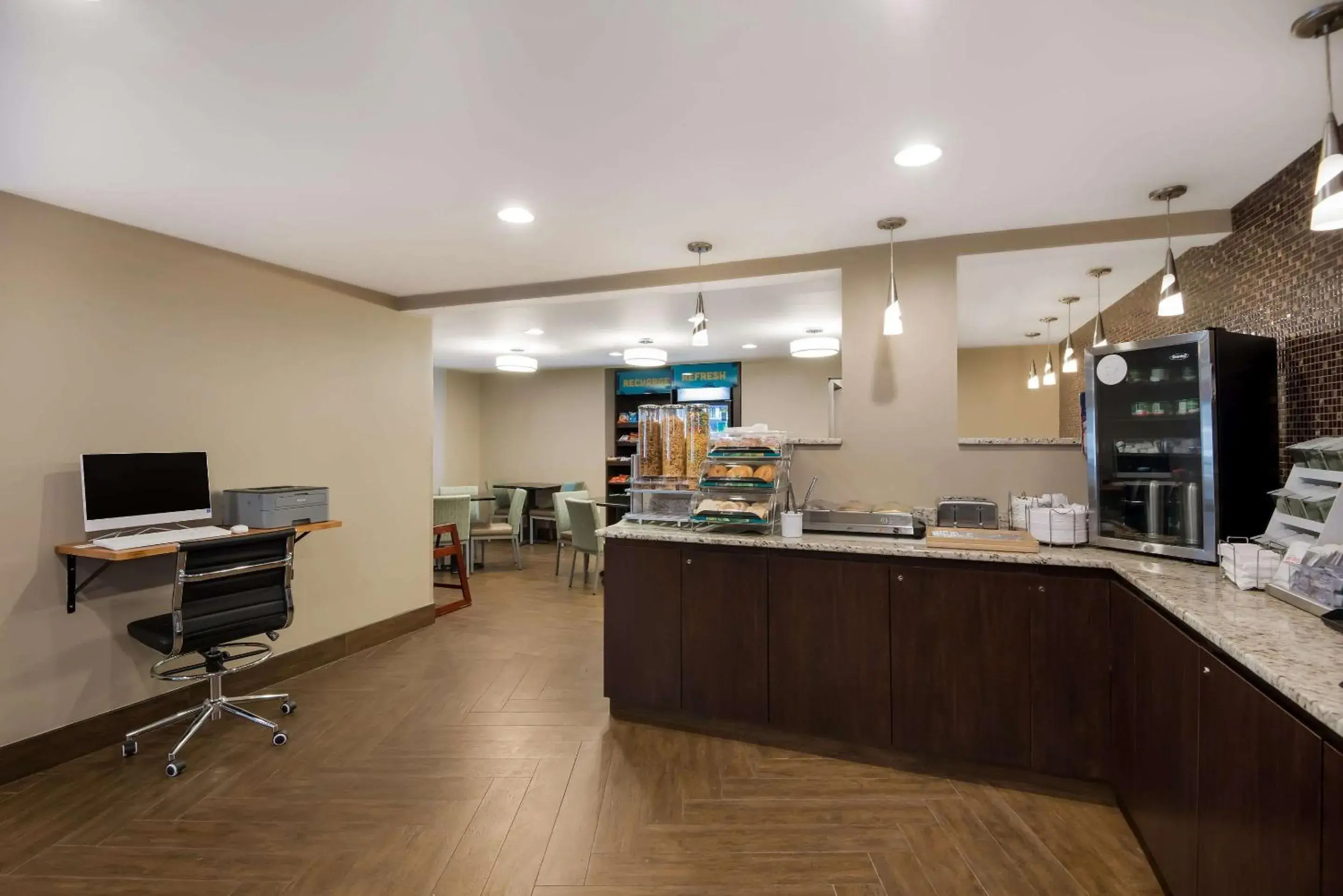 Breakfast in Clarion Pointe Downtown Breakfast in Clarion Pointe Downtown