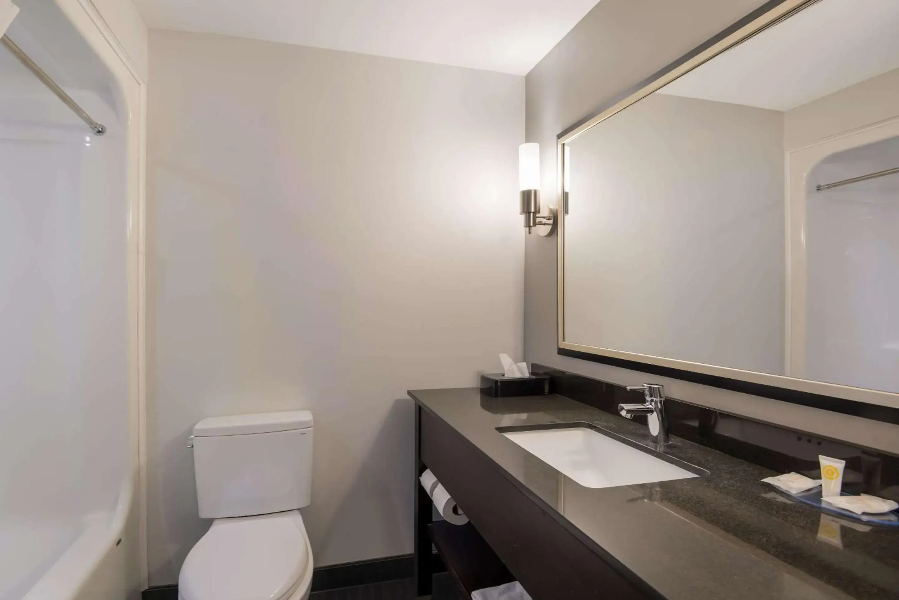 Bathroom in Clarion Pointe Downtown Bathroom in Clarion Pointe Downtown