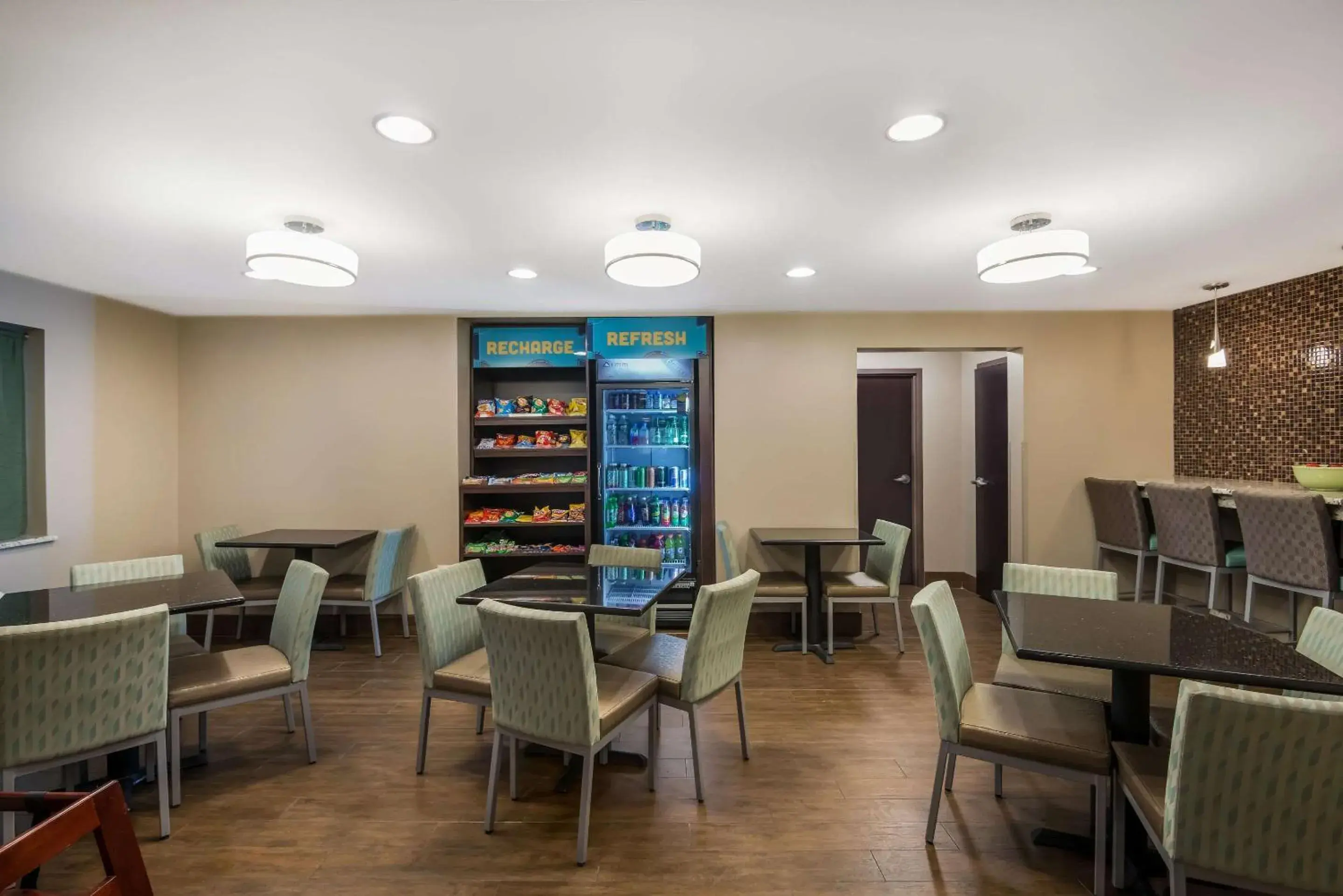 Breakfast in Clarion Pointe Downtown Breakfast in Clarion Pointe Downtown