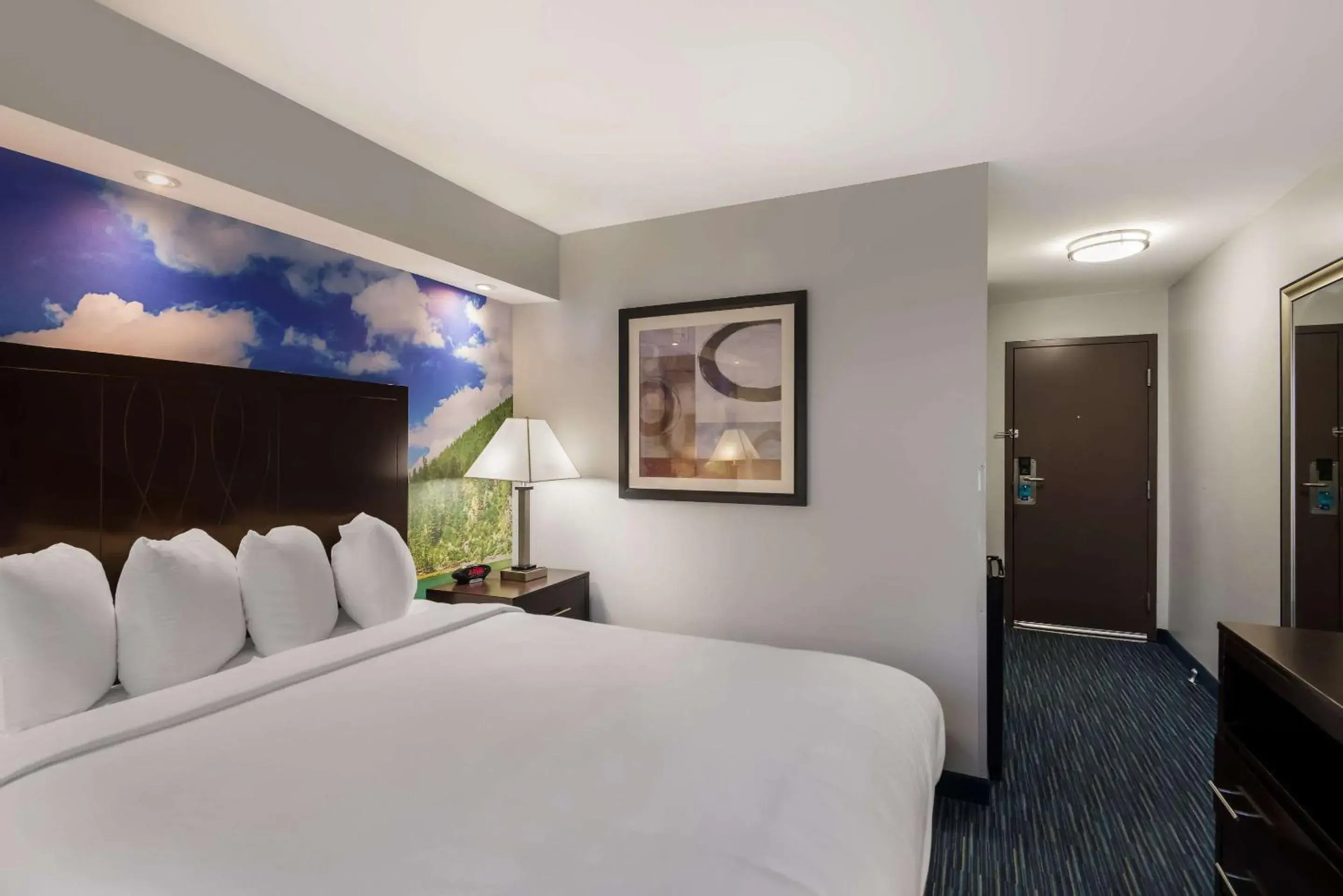 Bedroom, Bed in Clarion Pointe Downtown Bedroom, Bed in Clarion Pointe Downtown