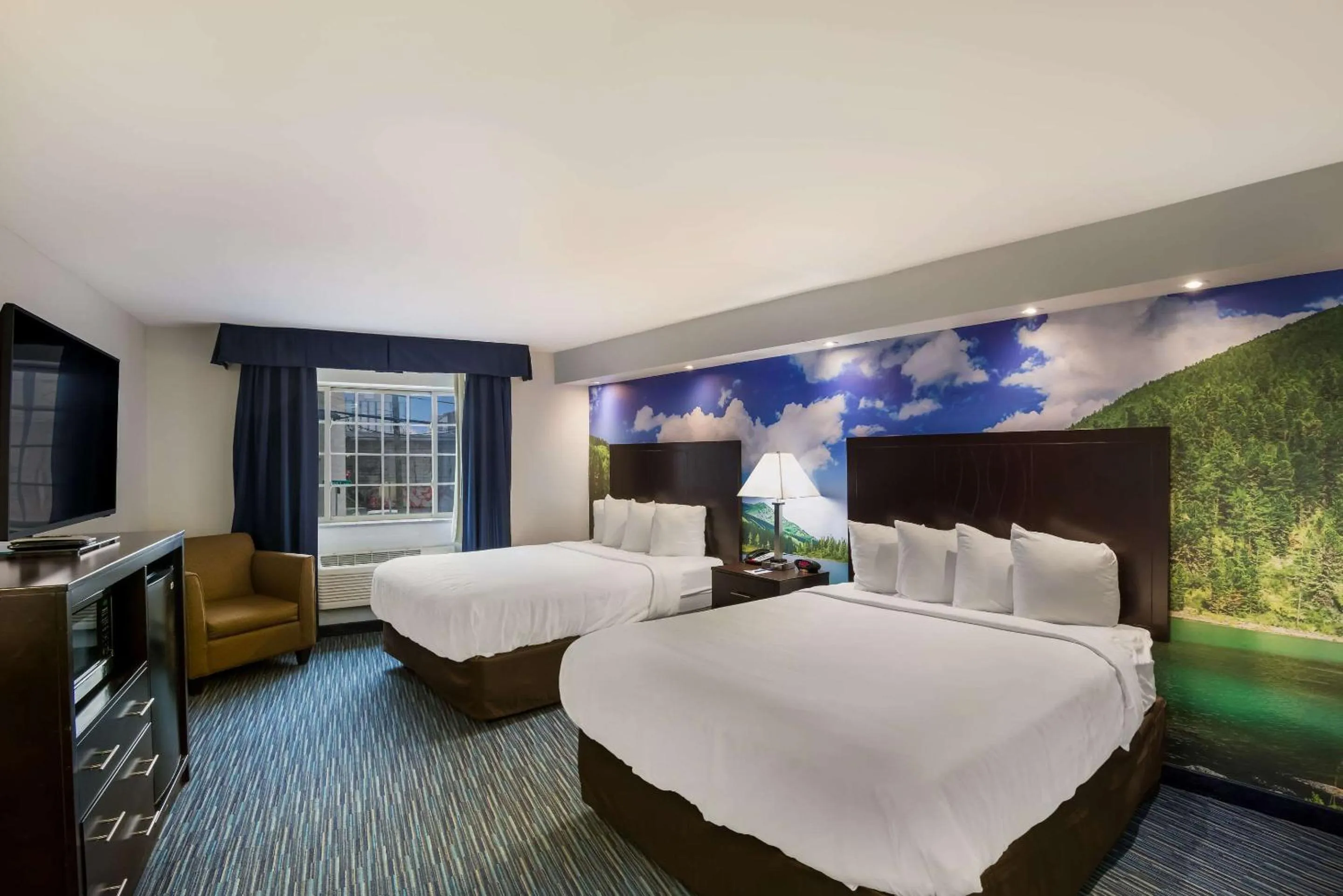 Bedroom, Bed in Clarion Pointe Syracuse Downtown