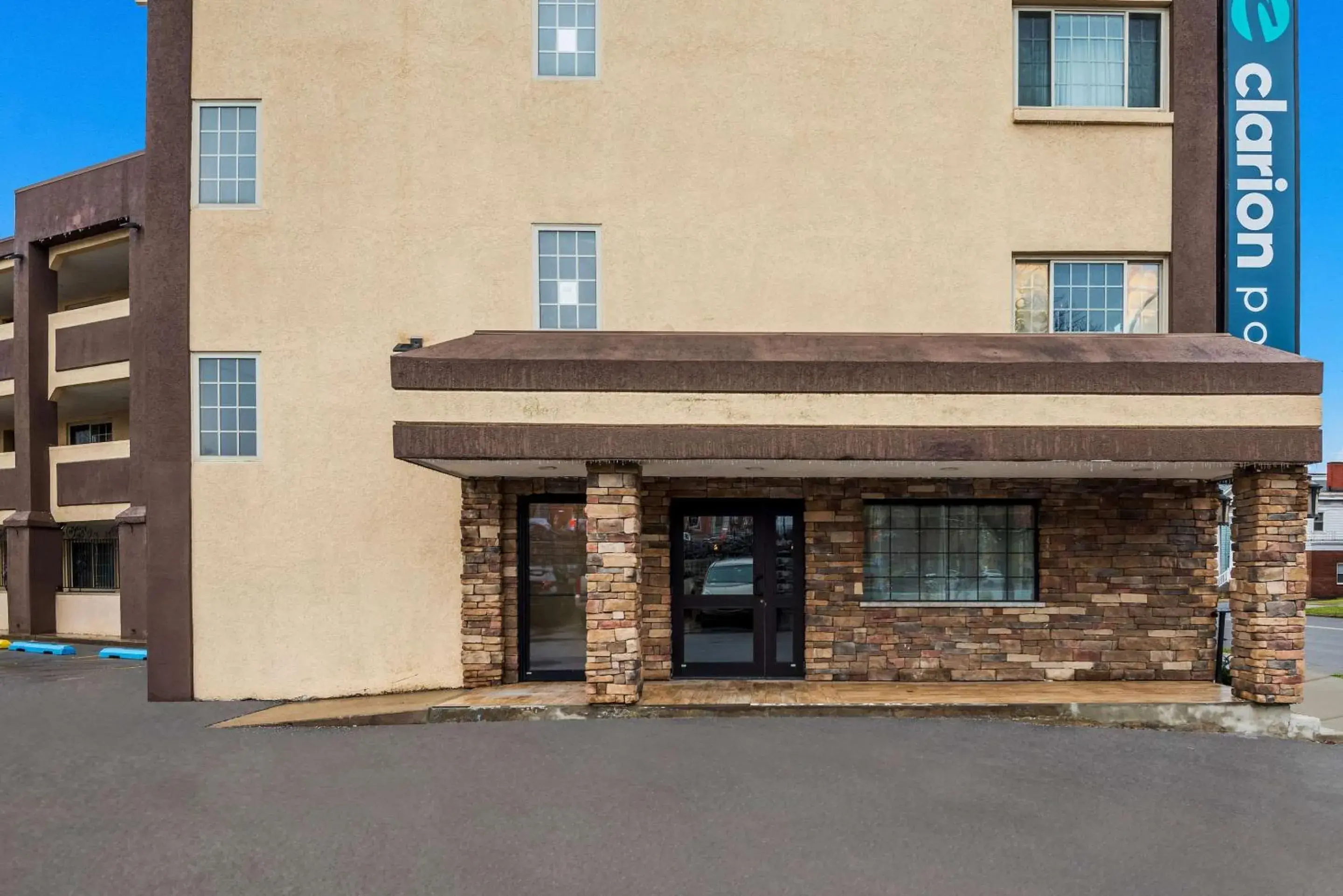 Property building in Clarion Pointe Downtown Property building in Clarion Pointe Downtown