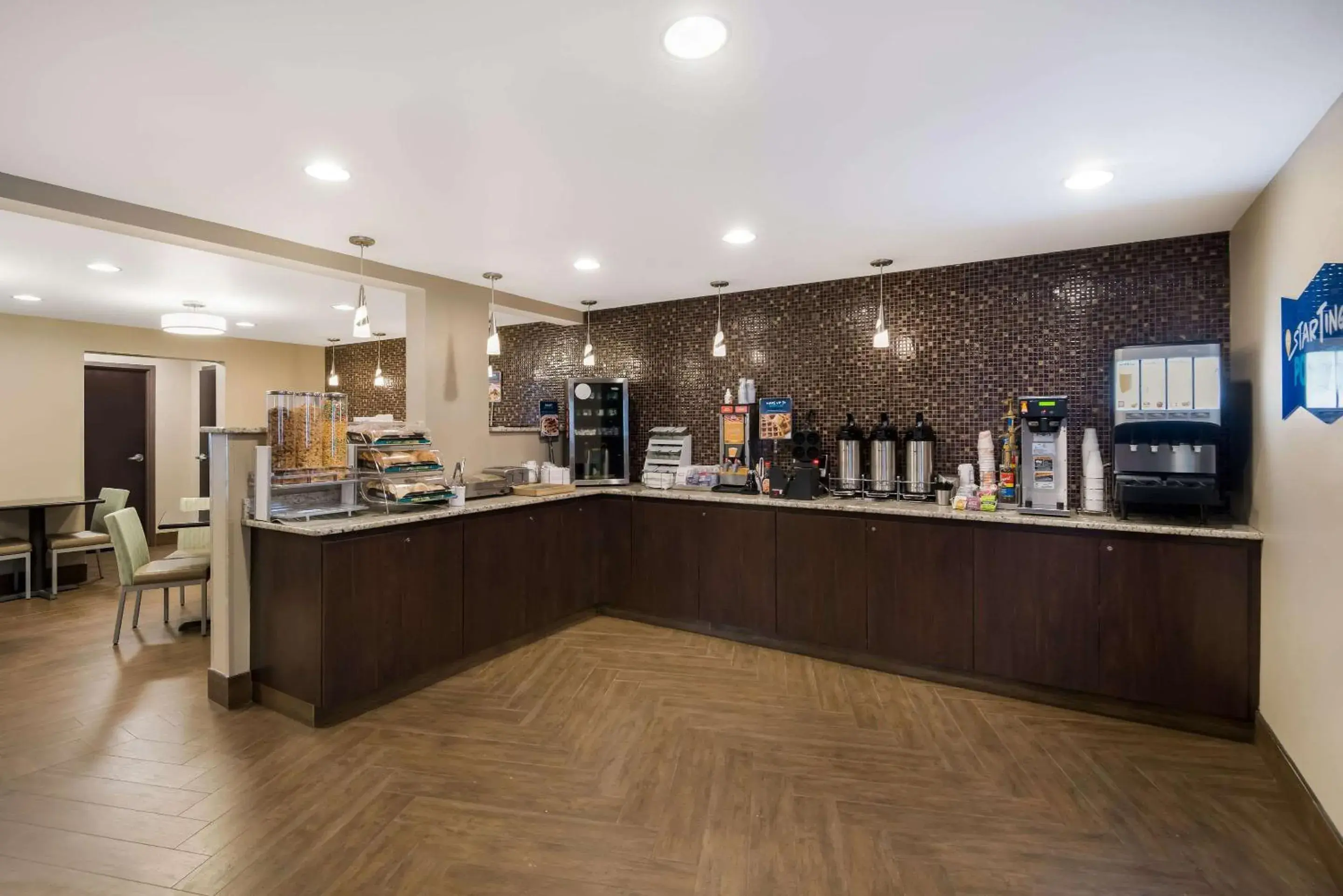 Breakfast in Clarion Pointe Downtown Breakfast in Clarion Pointe Downtown