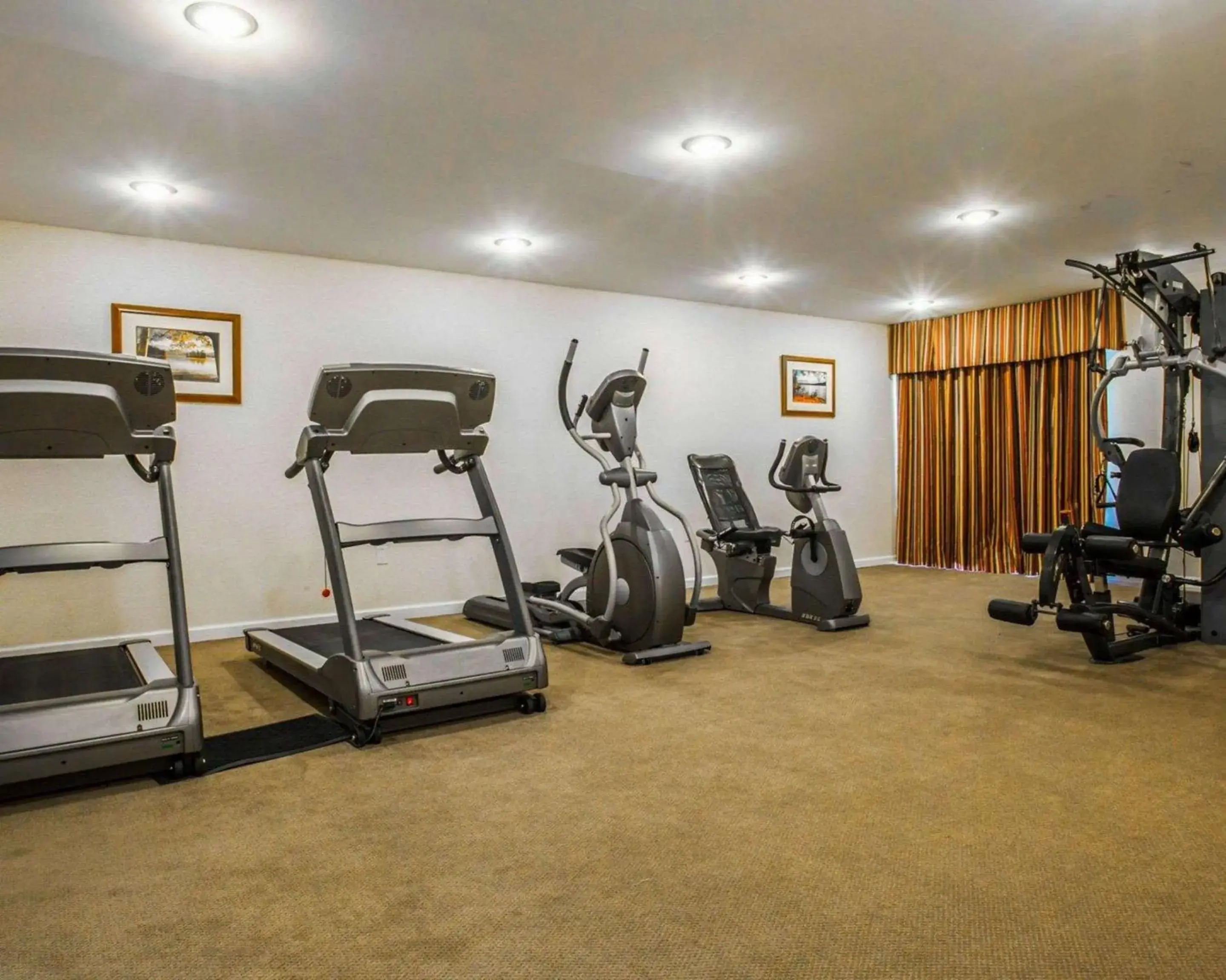 Fitness centre/facilities in Clarion Inn & Suites at the Outlets of Lake George Fitness centre/facilities in Clarion Inn & Suites at the Outlets of Lake George