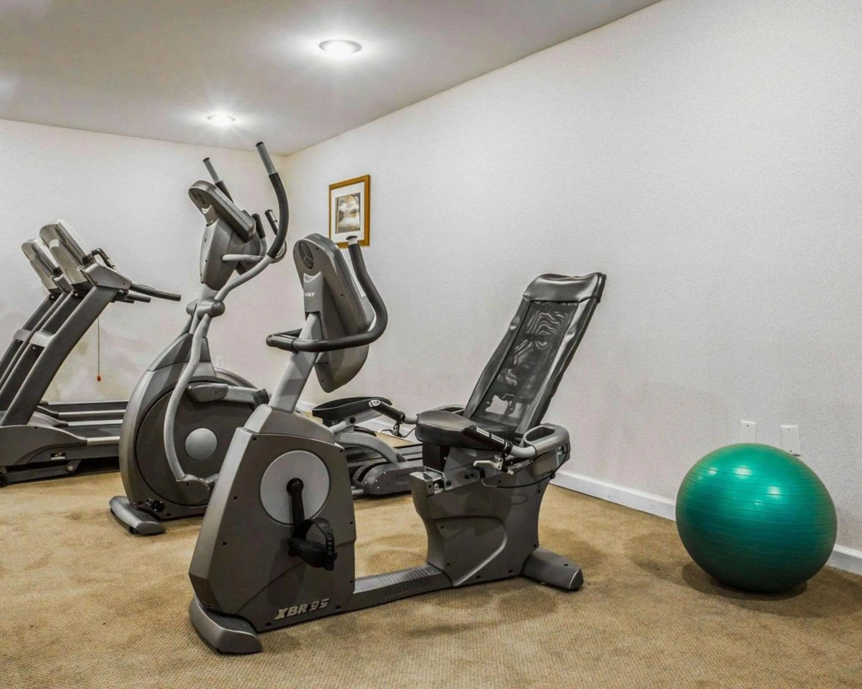 Fitness centre/facilities in Clarion Inn &amp; Suites at the Outlets of Lake George