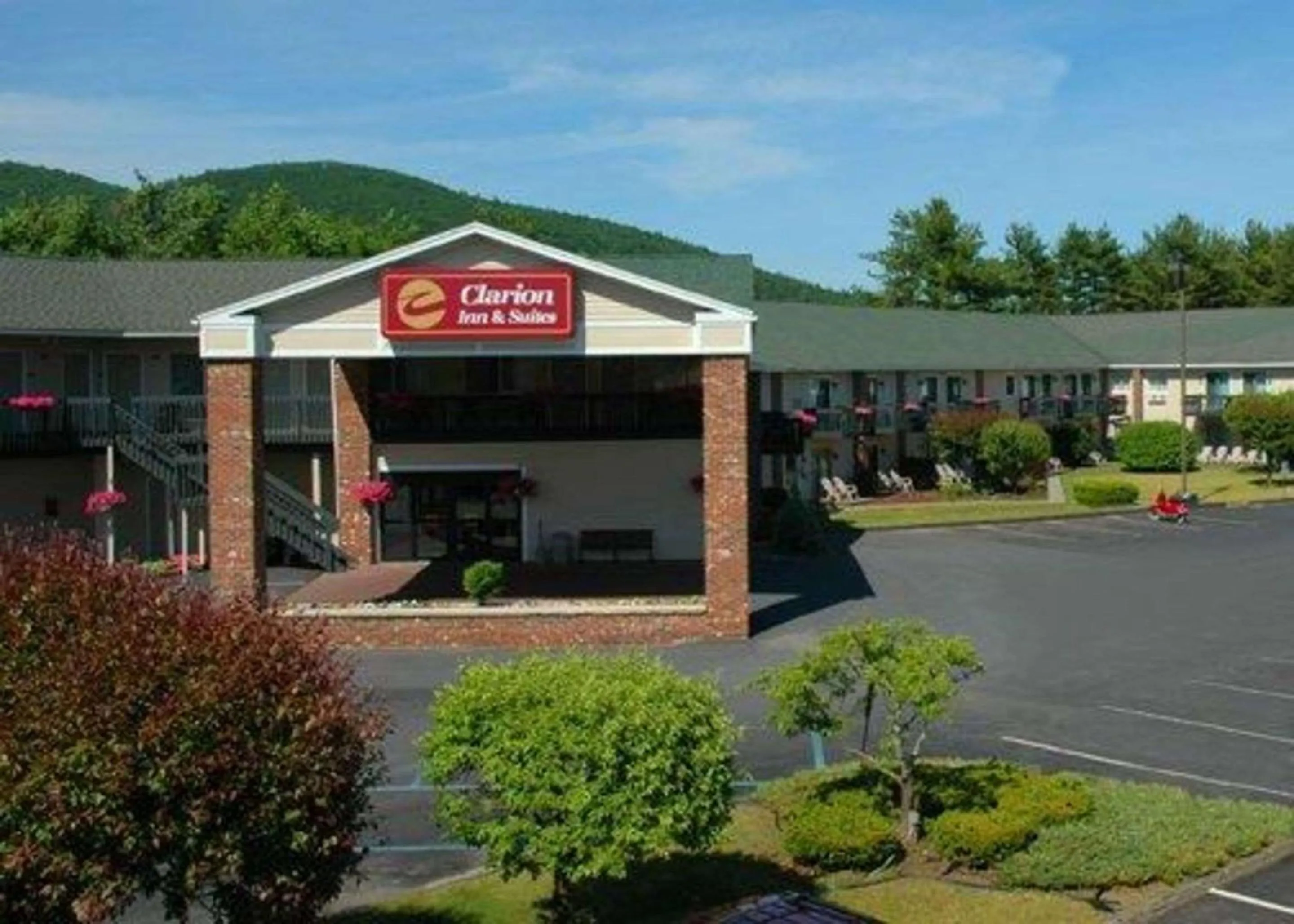 Property building in Clarion Inn &amp; Suites at the Outlets of Lake George