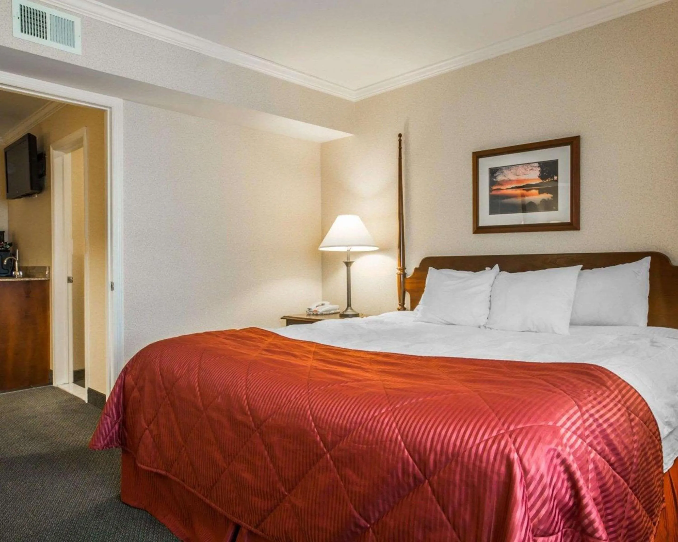 Bedroom, Bed in Clarion Inn &amp; Suites at the Outlets of Lake George