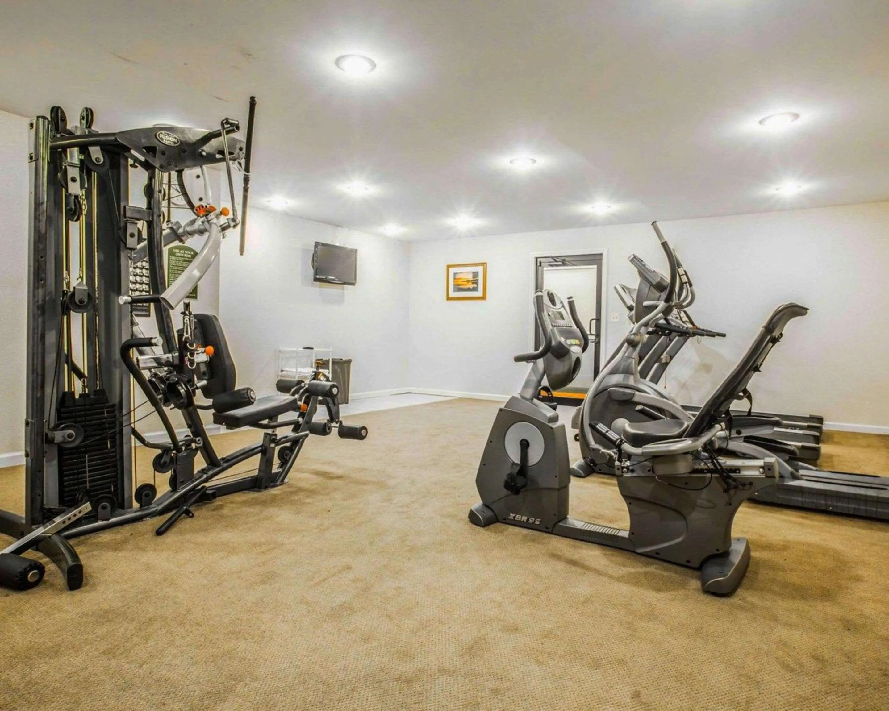 Fitness centre/facilities in Clarion Inn & Suites at the Outlets of Lake George