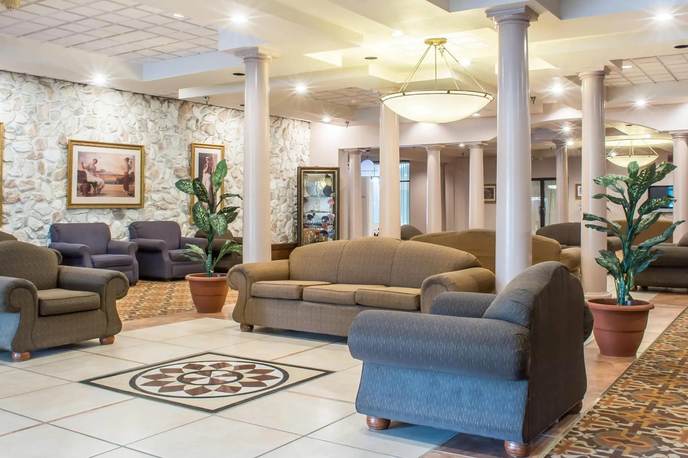 Lobby or reception in Quality Inn & Suites Palm Island Indoor Waterpark Lobby or reception in Quality Inn & Suites Palm Island Indoor Waterpark