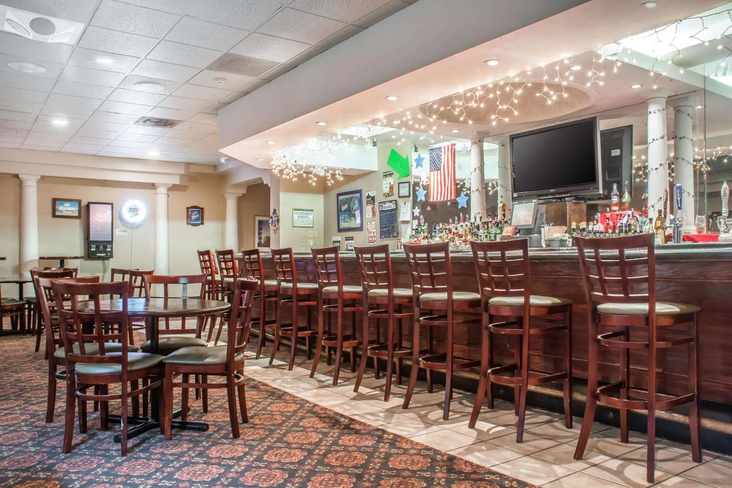 Lounge or bar in Quality Inn & Suites Palm Island Indoor Waterpark