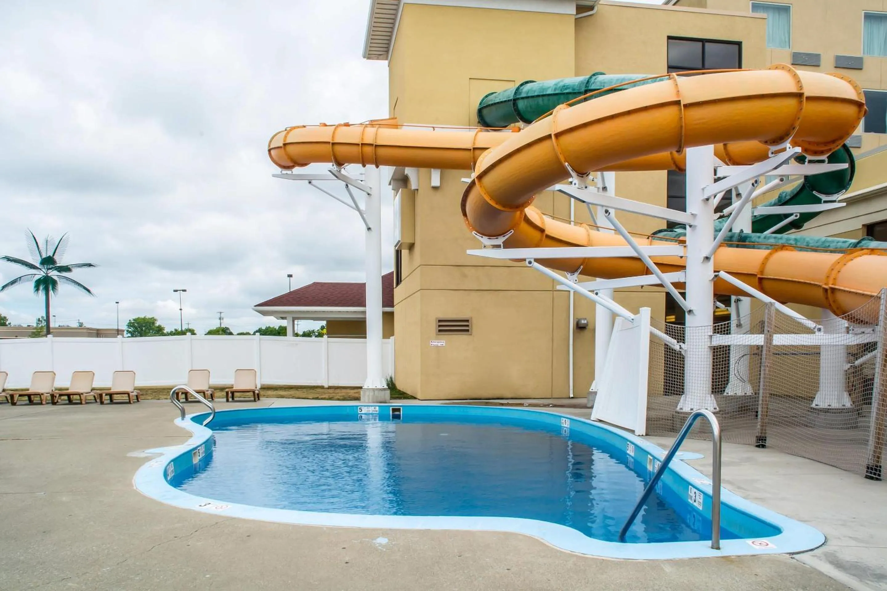 Swimming pool in Quality Inn & Suites Palm Island Indoor Waterpark