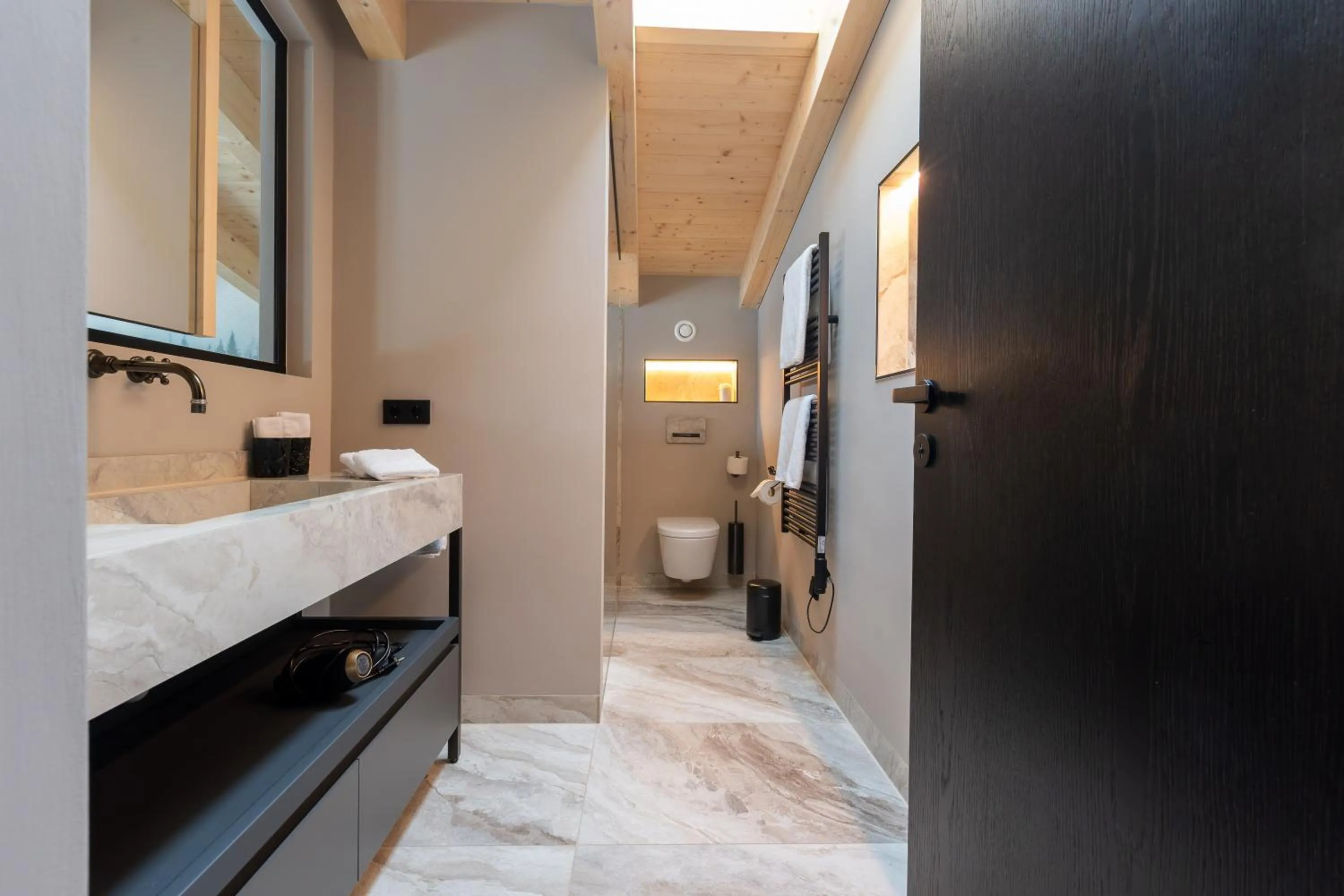 Bathroom, Bed in Hotel Madlein