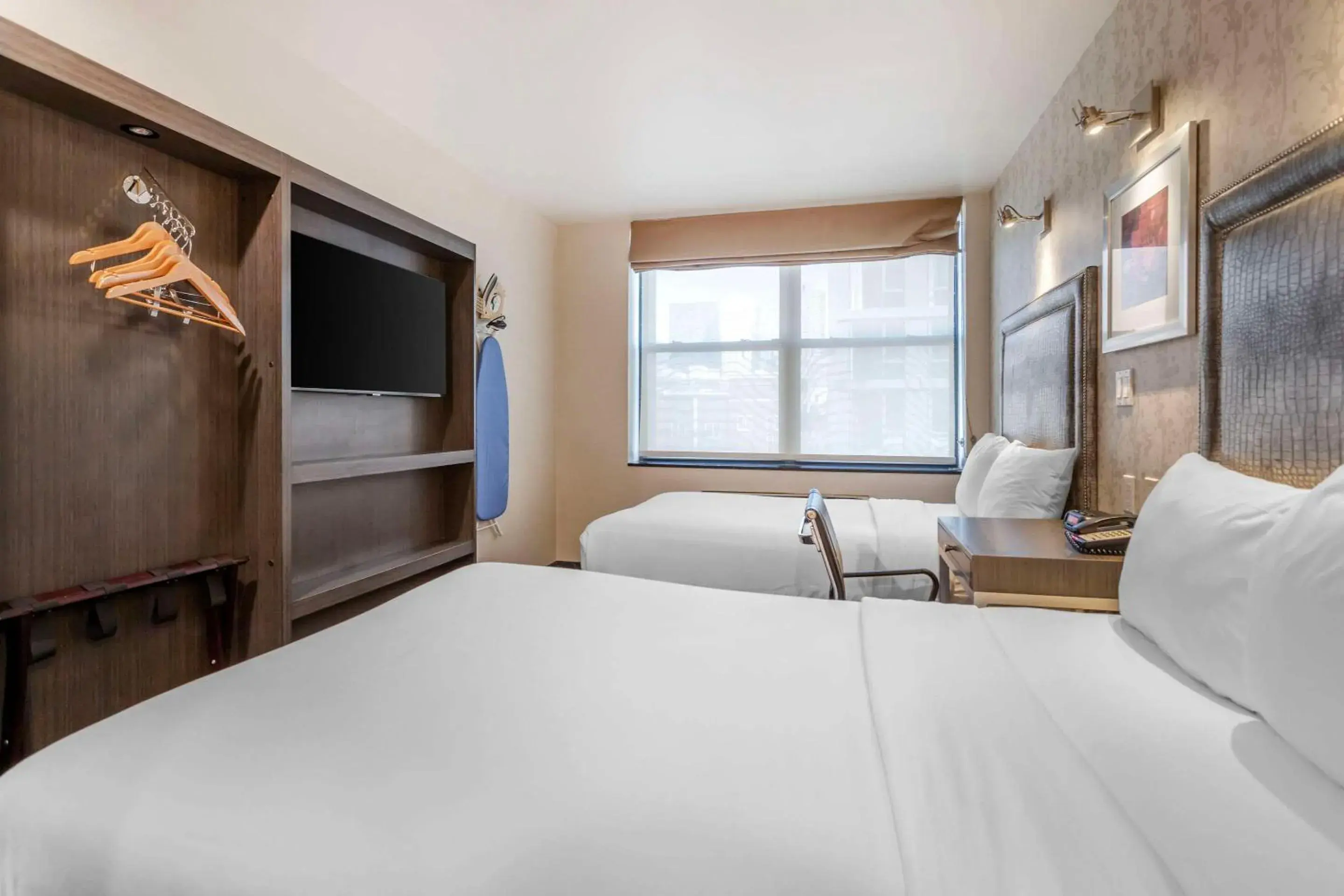 Bedroom in Comfort Inn Manhattan - Midtown West Bedroom in Comfort Inn Manhattan - Midtown West