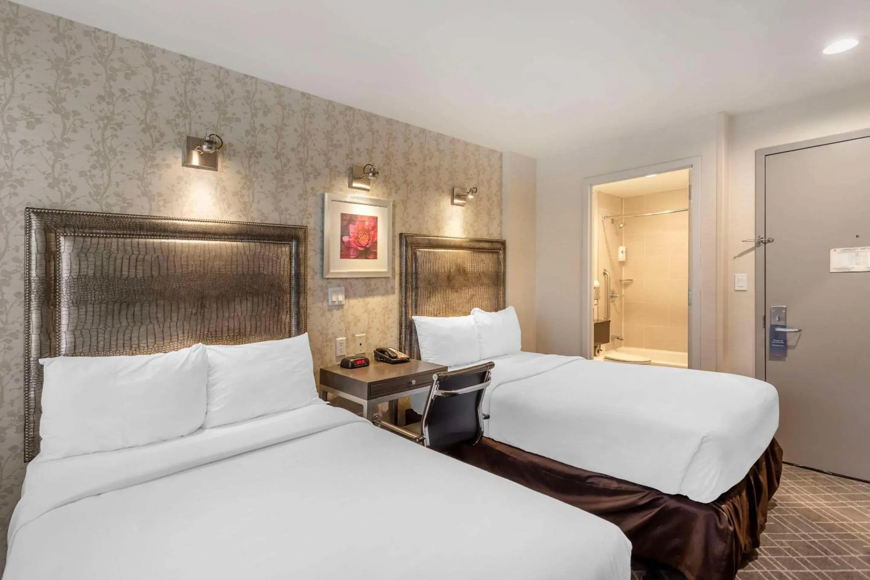 Bedroom in Comfort Inn Manhattan - Midtown West Bedroom in Comfort Inn Manhattan - Midtown West