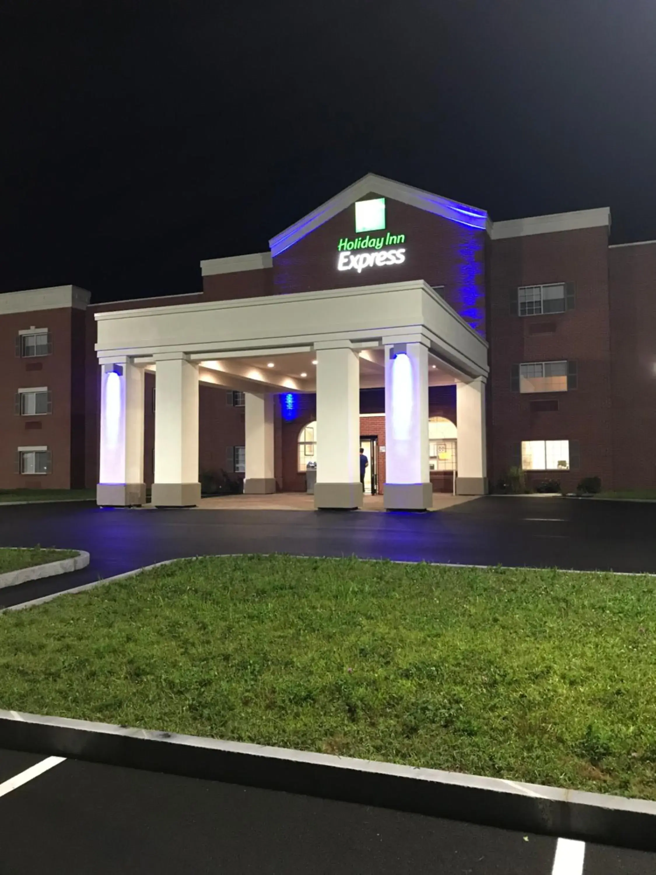 Property building in Holiday Inn Express - Canton by IHG Property building in Holiday Inn Express - Canton by IHG