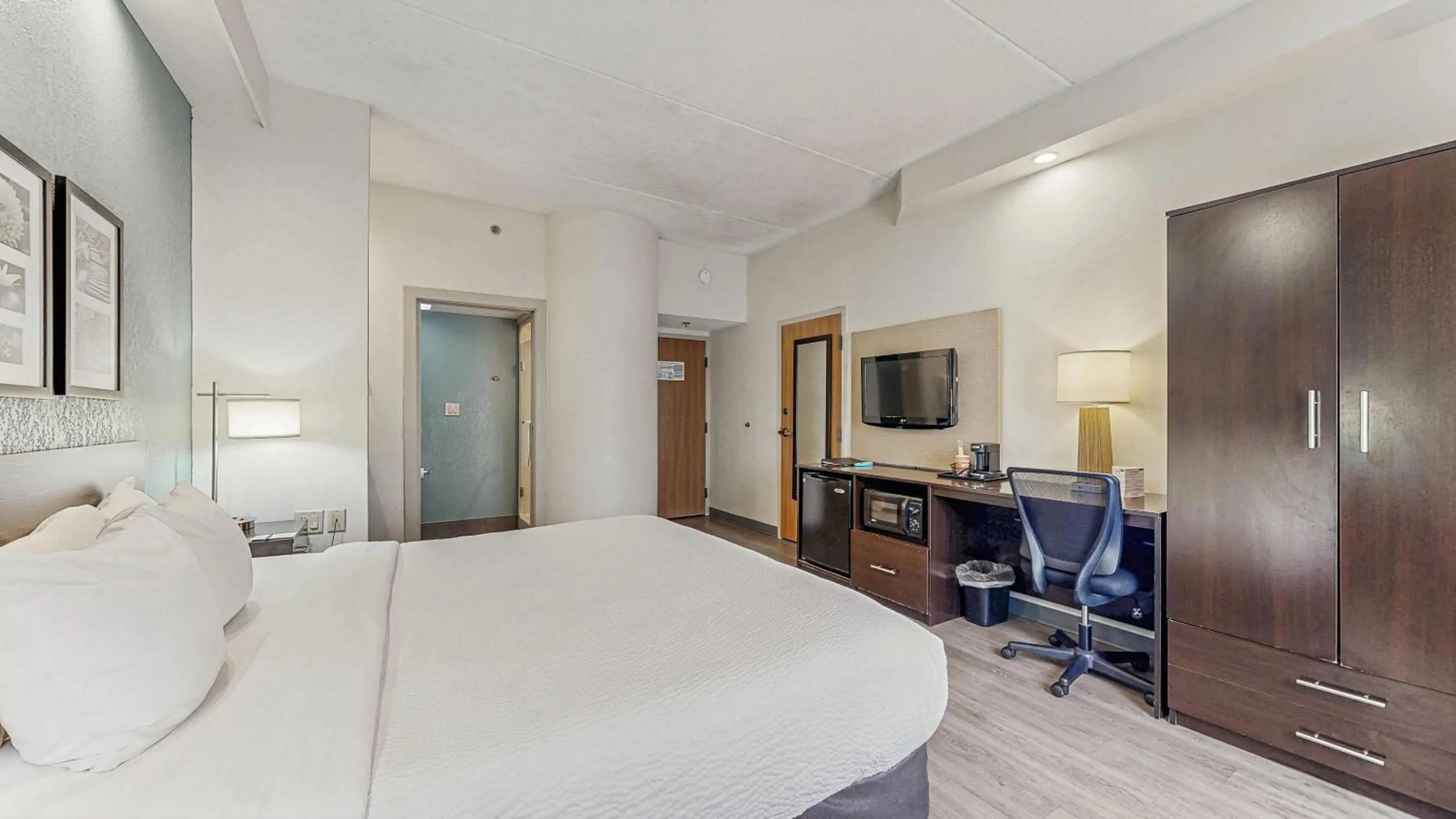 Bedroom, Bed in Sleep Inn & Suites Buffalo Airport