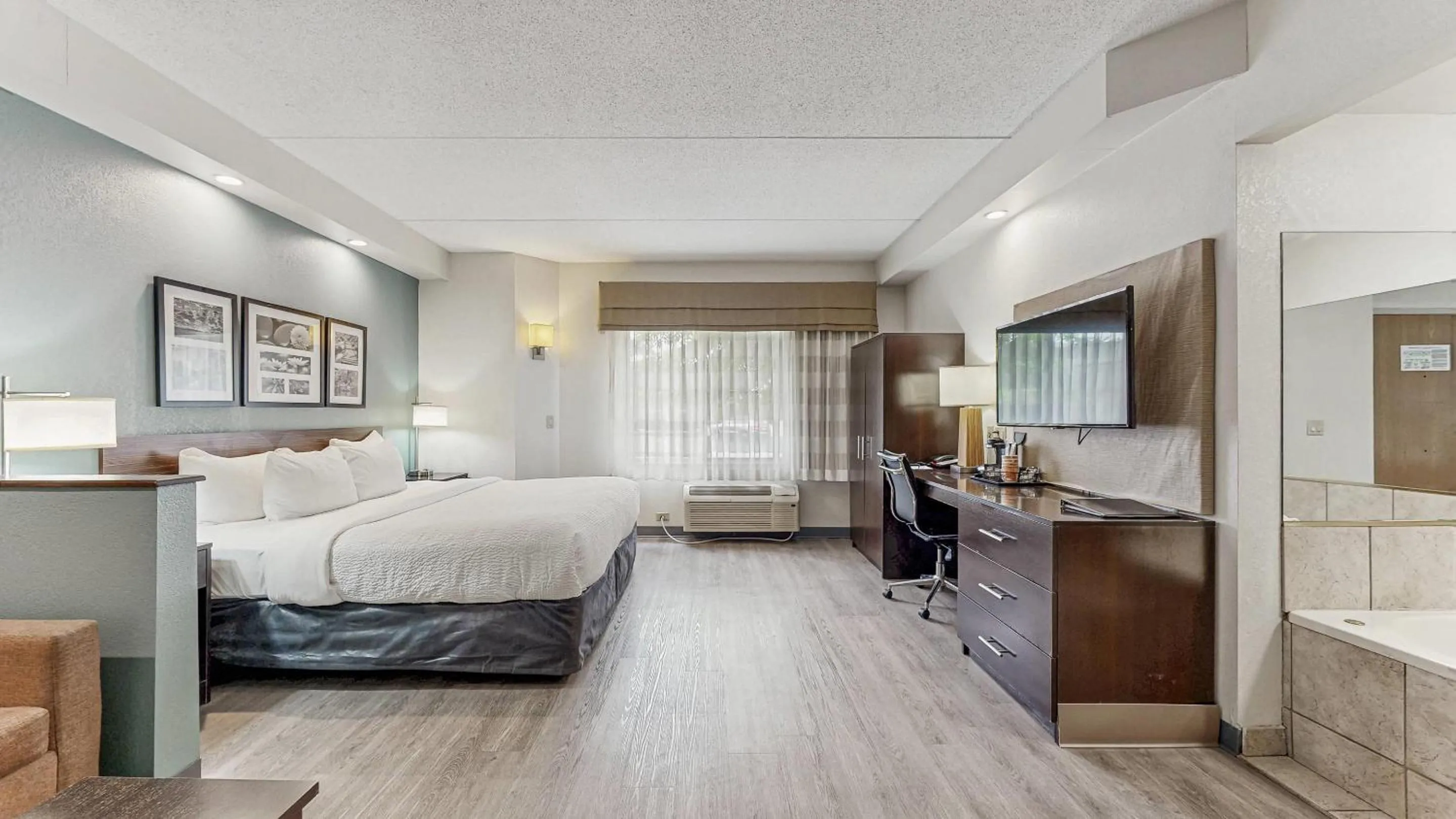 Bedroom, Bed in Sleep Inn & Suites Buffalo Airport