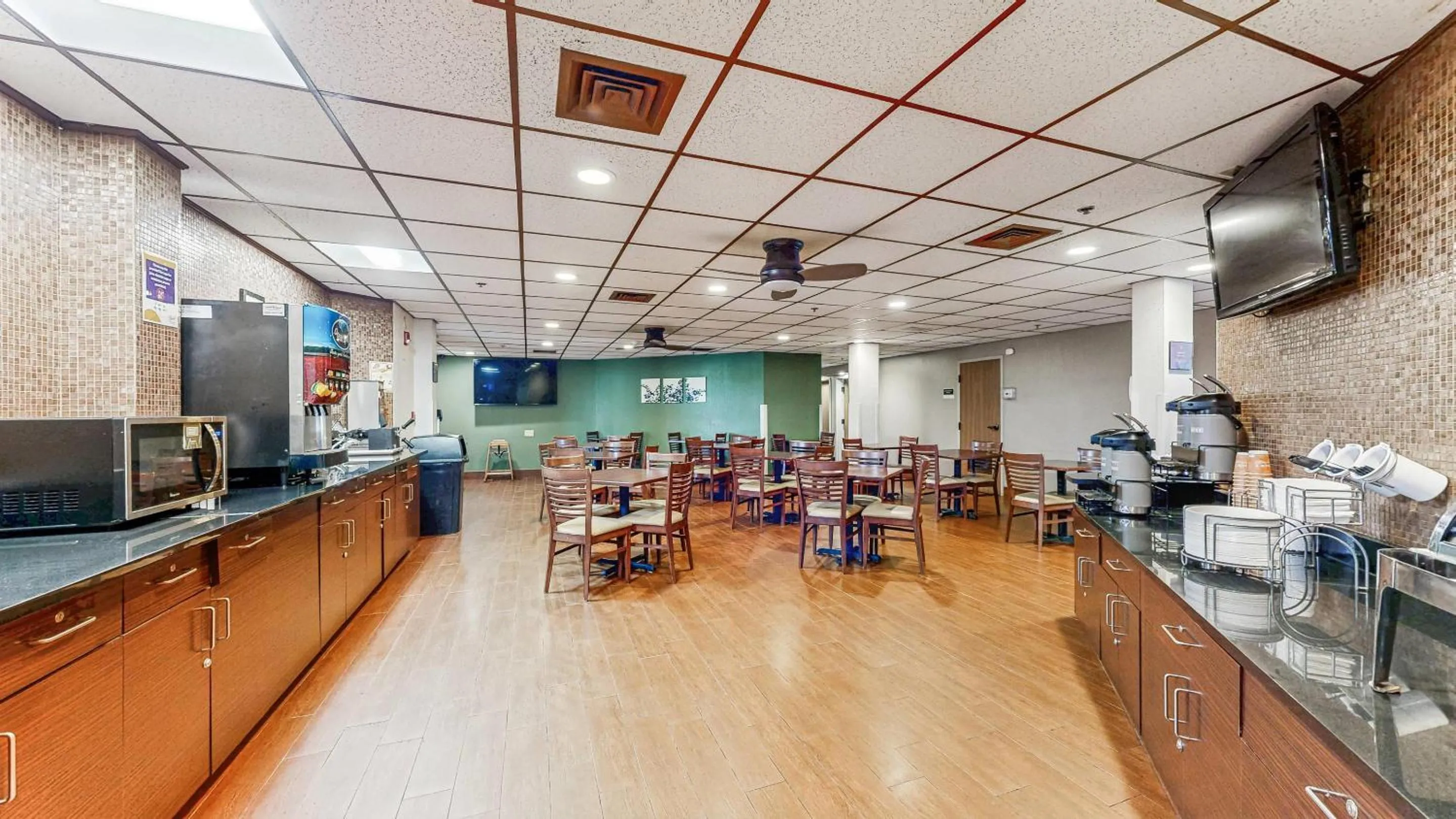 Breakfast in Sleep Inn & Suites Buffalo Airport