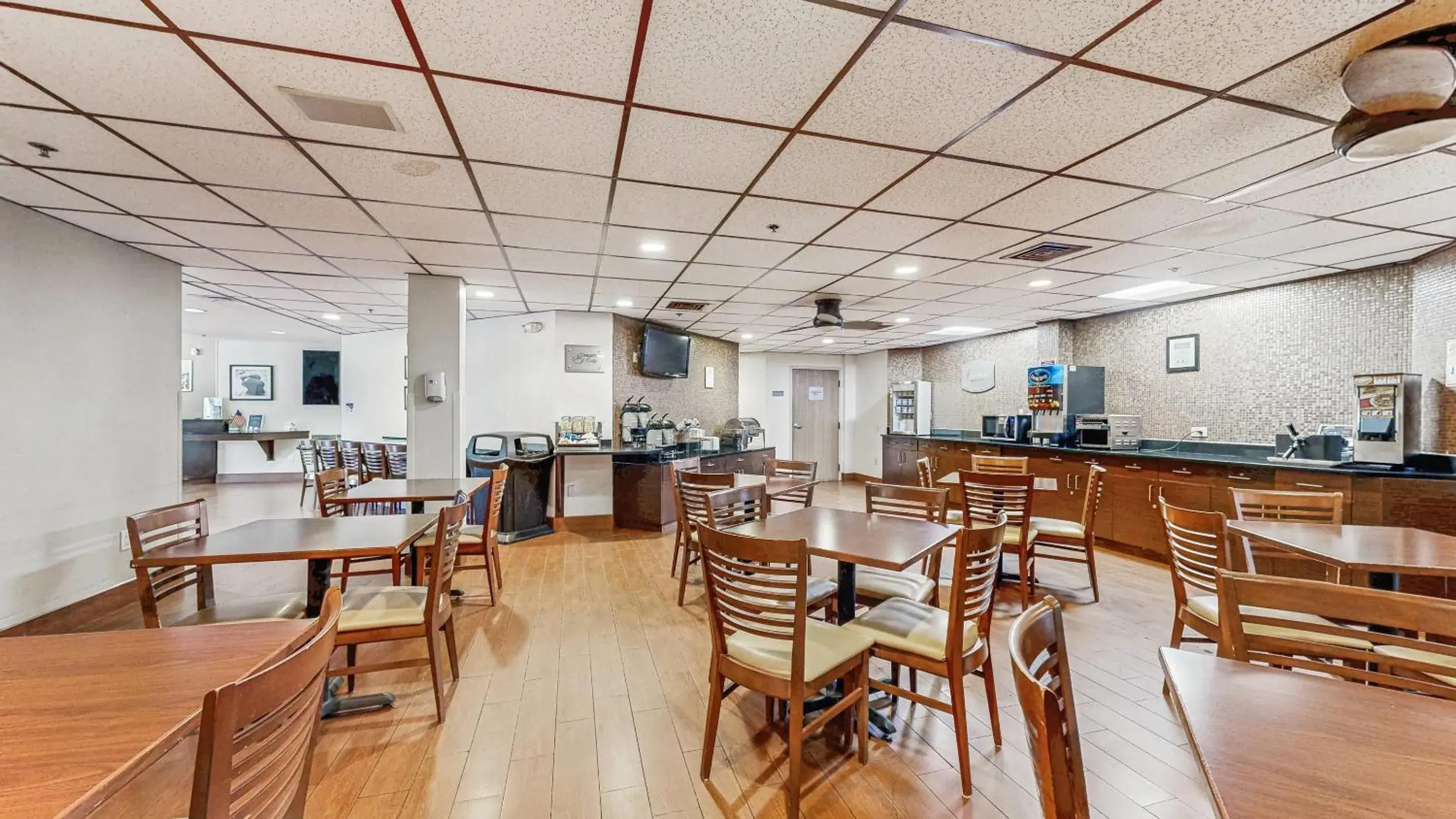 Breakfast in Sleep Inn & Suites Buffalo Airport Breakfast in Sleep Inn & Suites Buffalo Airport