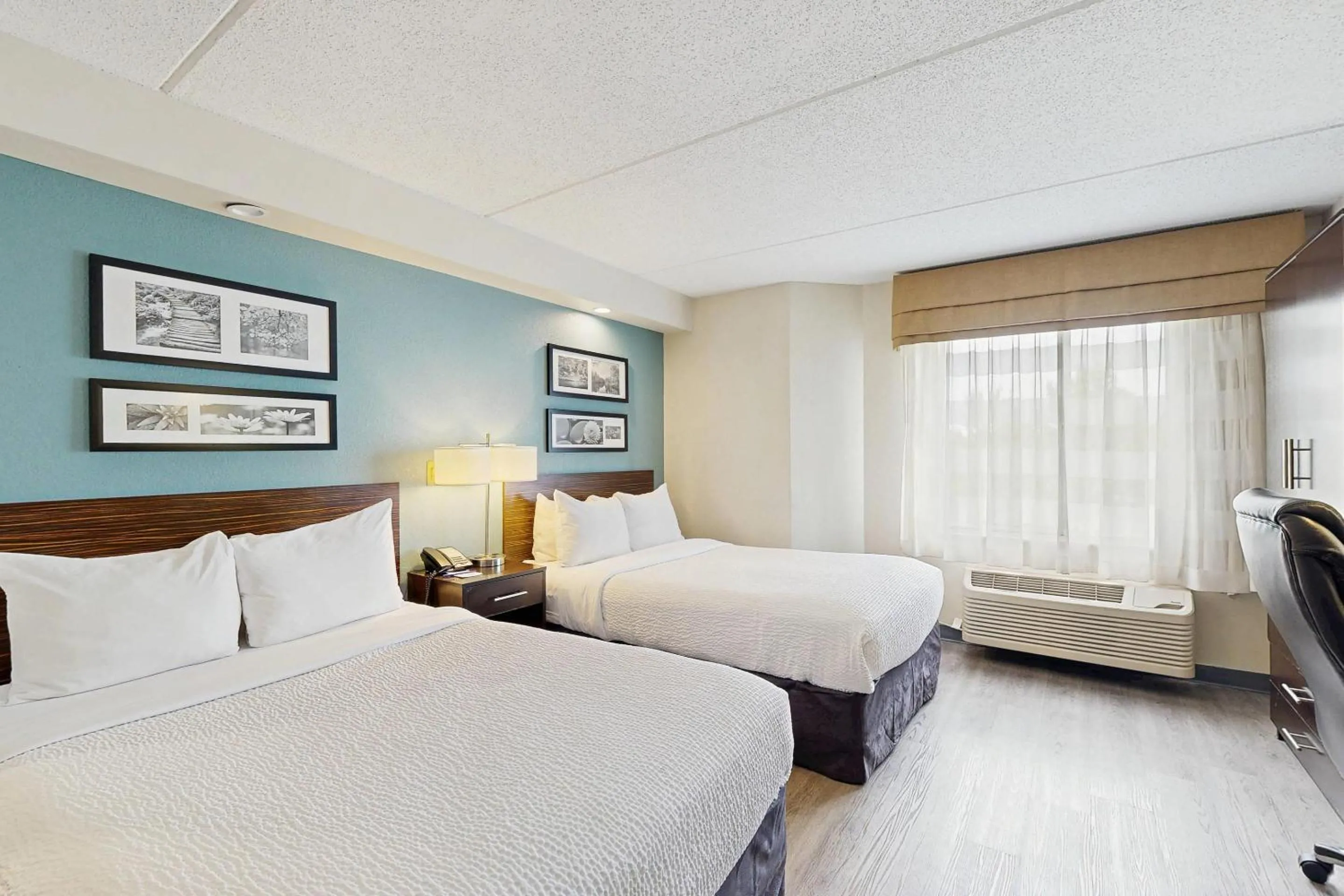 Bedroom, Bed in Sleep Inn & Suites Buffalo Airport