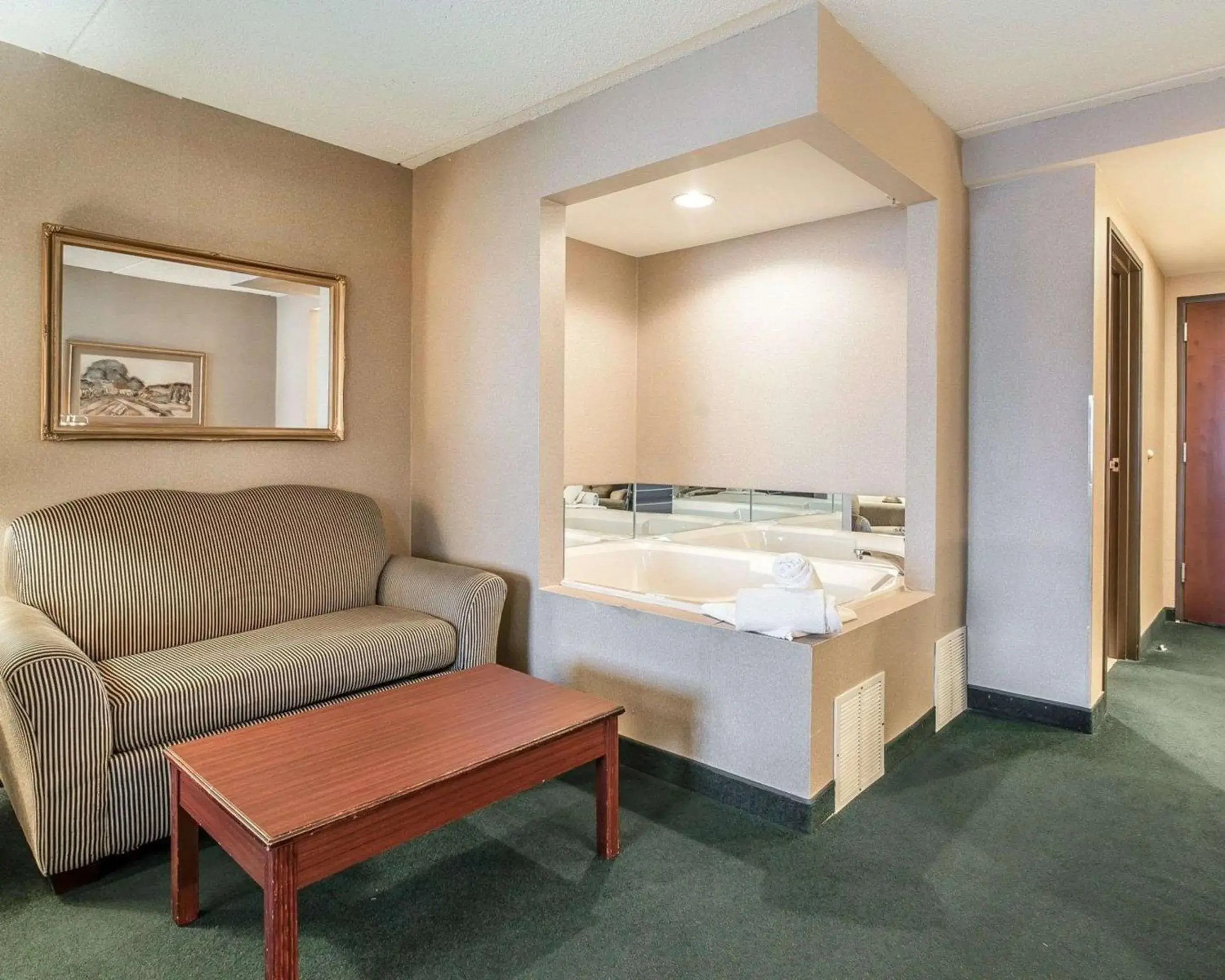 Photo of the whole room, Bed in The Marx Hotel - Downtown - University Area Photo of the whole room, Bed in The Marx Hotel - Downtown - University Area