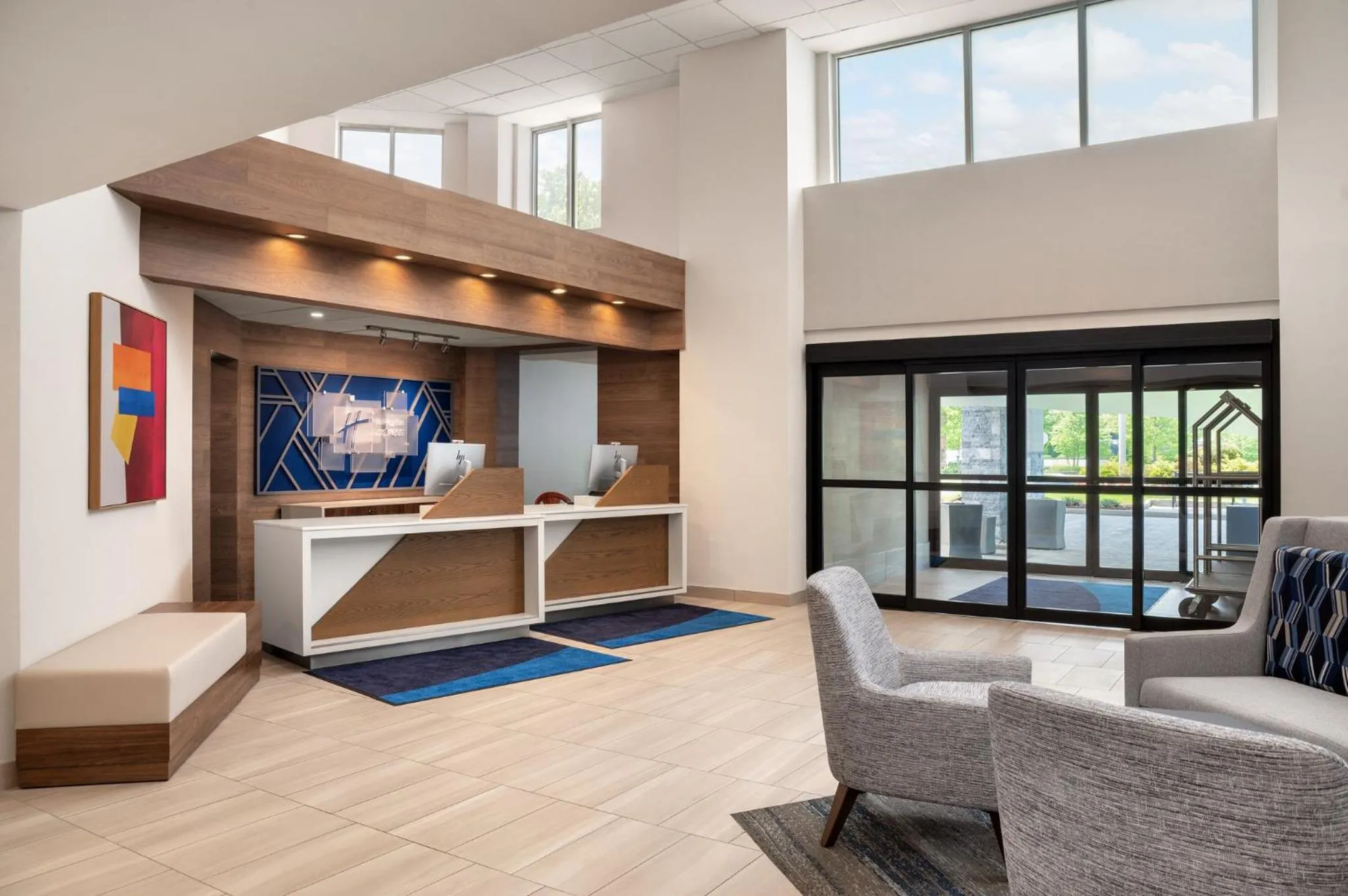 Property building in Holiday Inn Express & Suites Hawthorne - Elmsford North by IHG