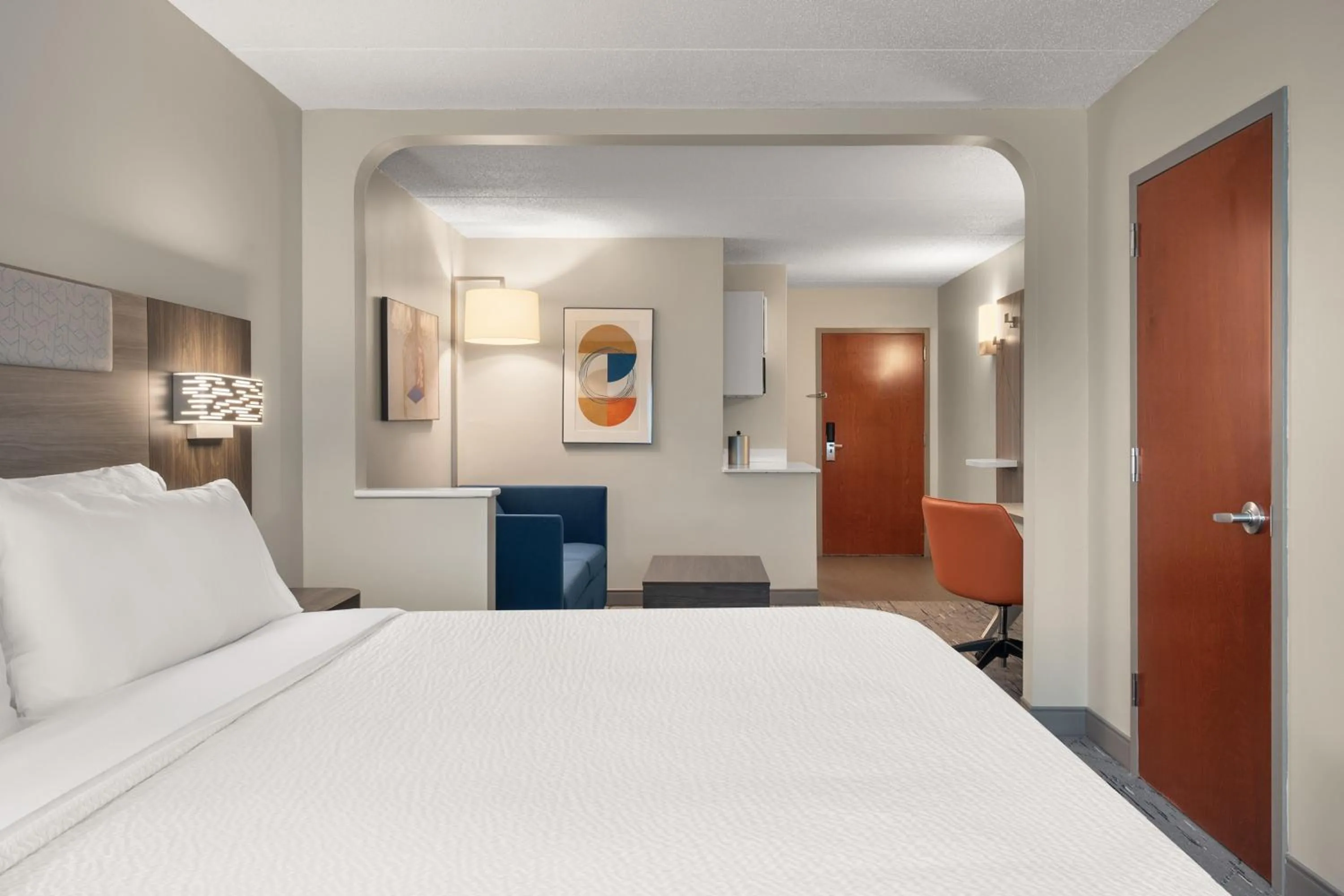 Photo of the whole room, Bed in Holiday Inn Express & Suites Hawthorne - Elmsford North by IHG