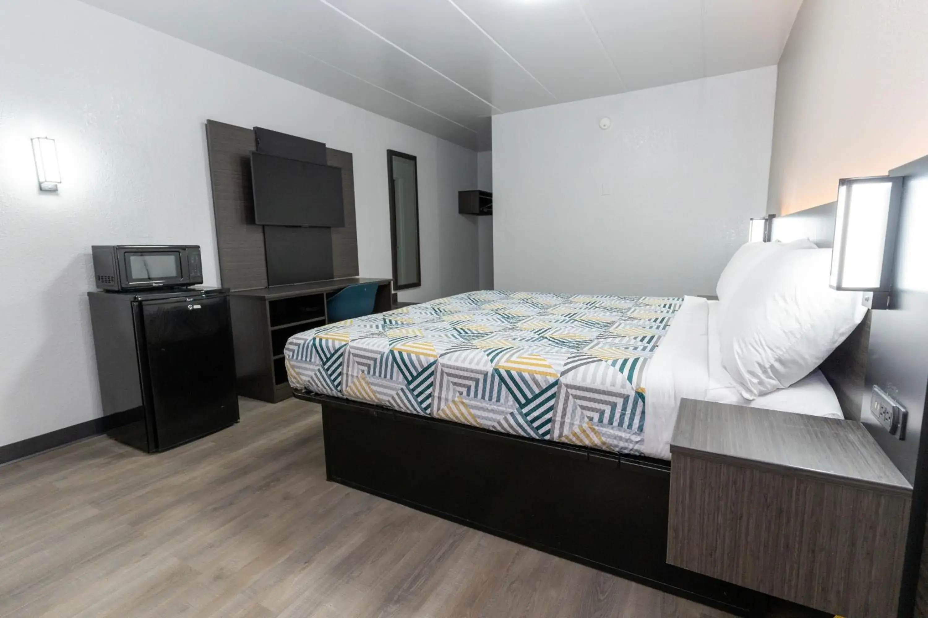 Bed in Motel 6-Cincinnati, OH Bed in Motel 6-Cincinnati, OH