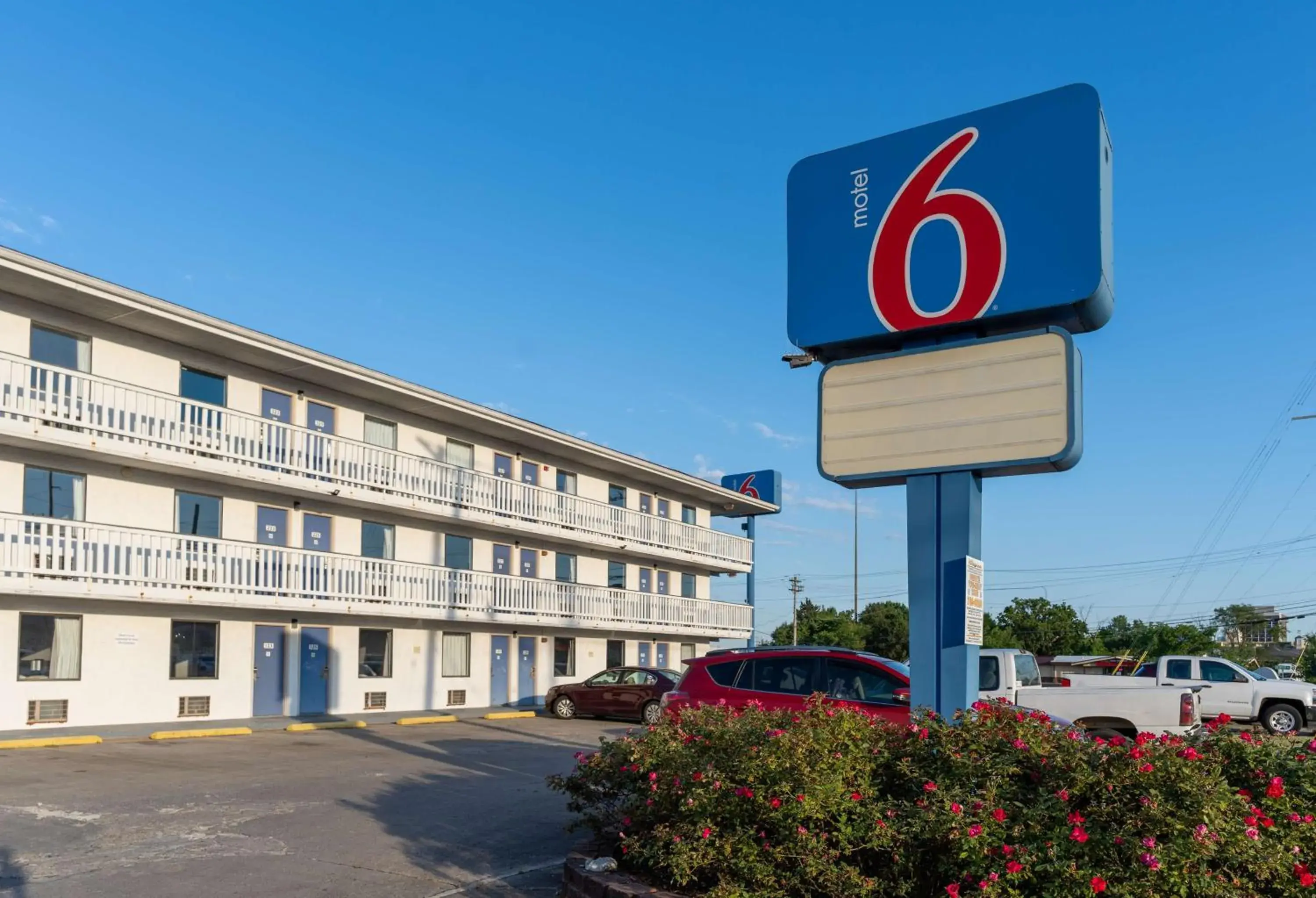 Property building in Motel 6-Cincinnati, OH Property building in Motel 6-Cincinnati, OH
