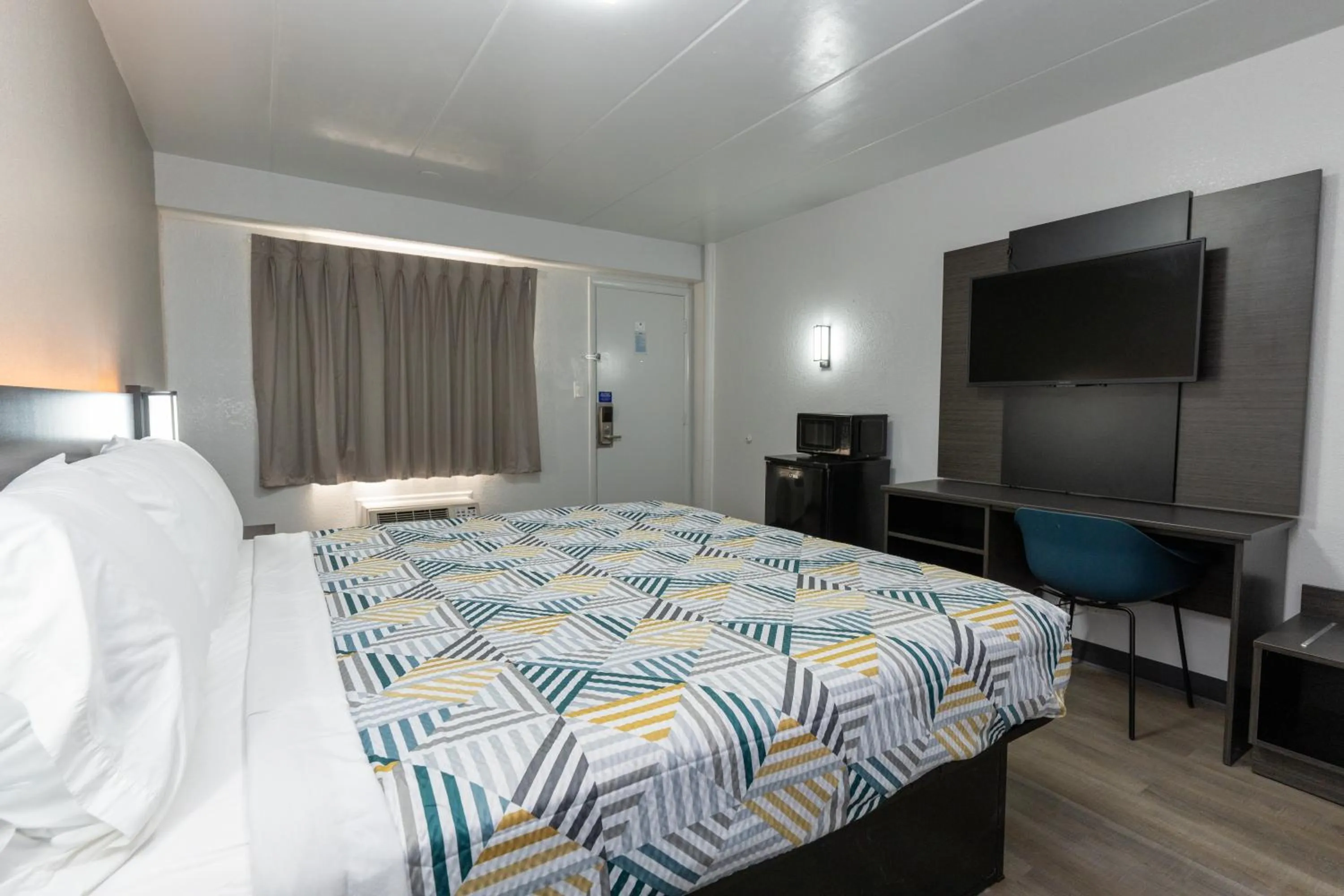 Bed in Motel 6-Cincinnati, OH