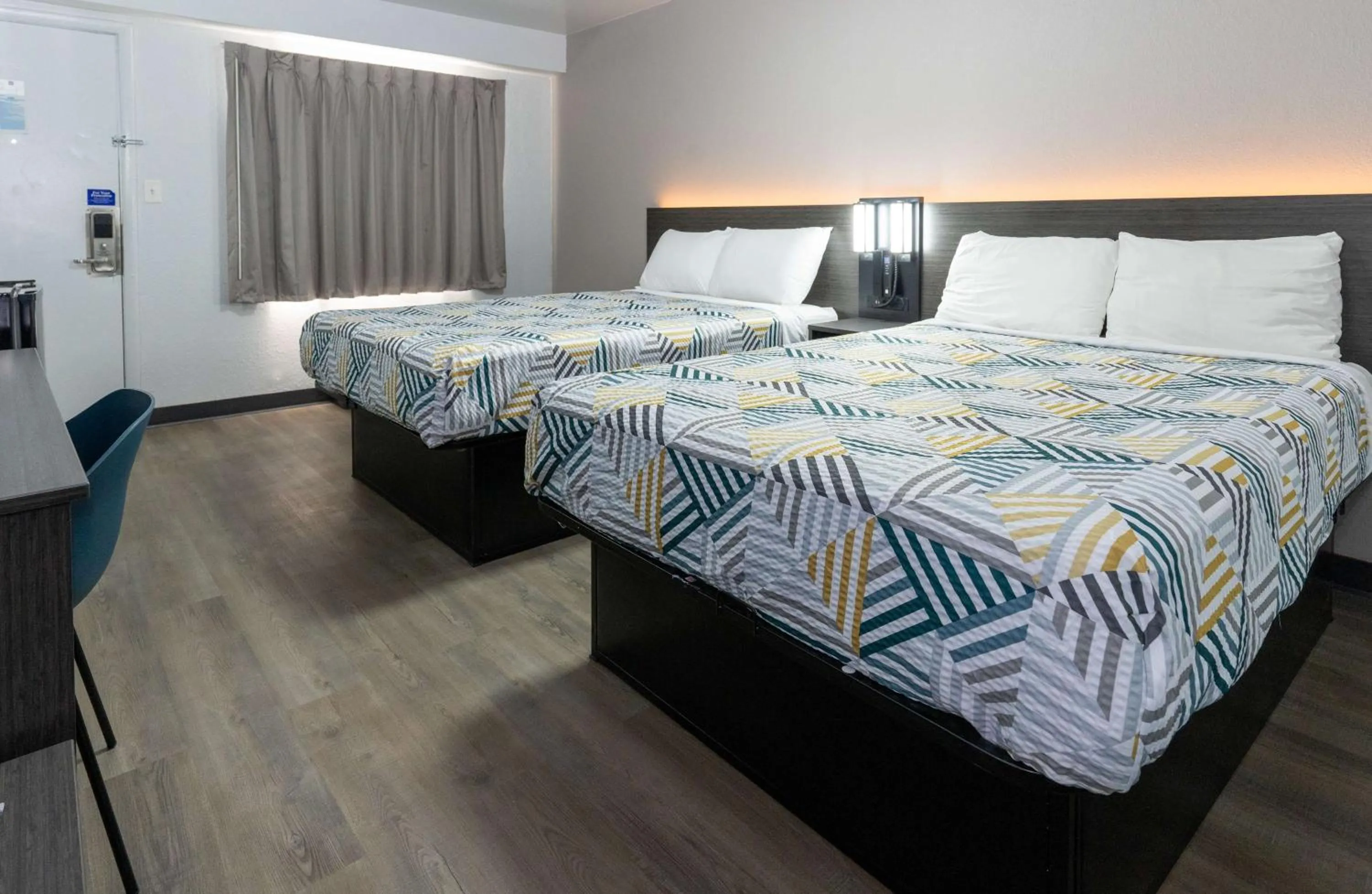 Bedroom, Bed in Motel 6-Cincinnati, OH