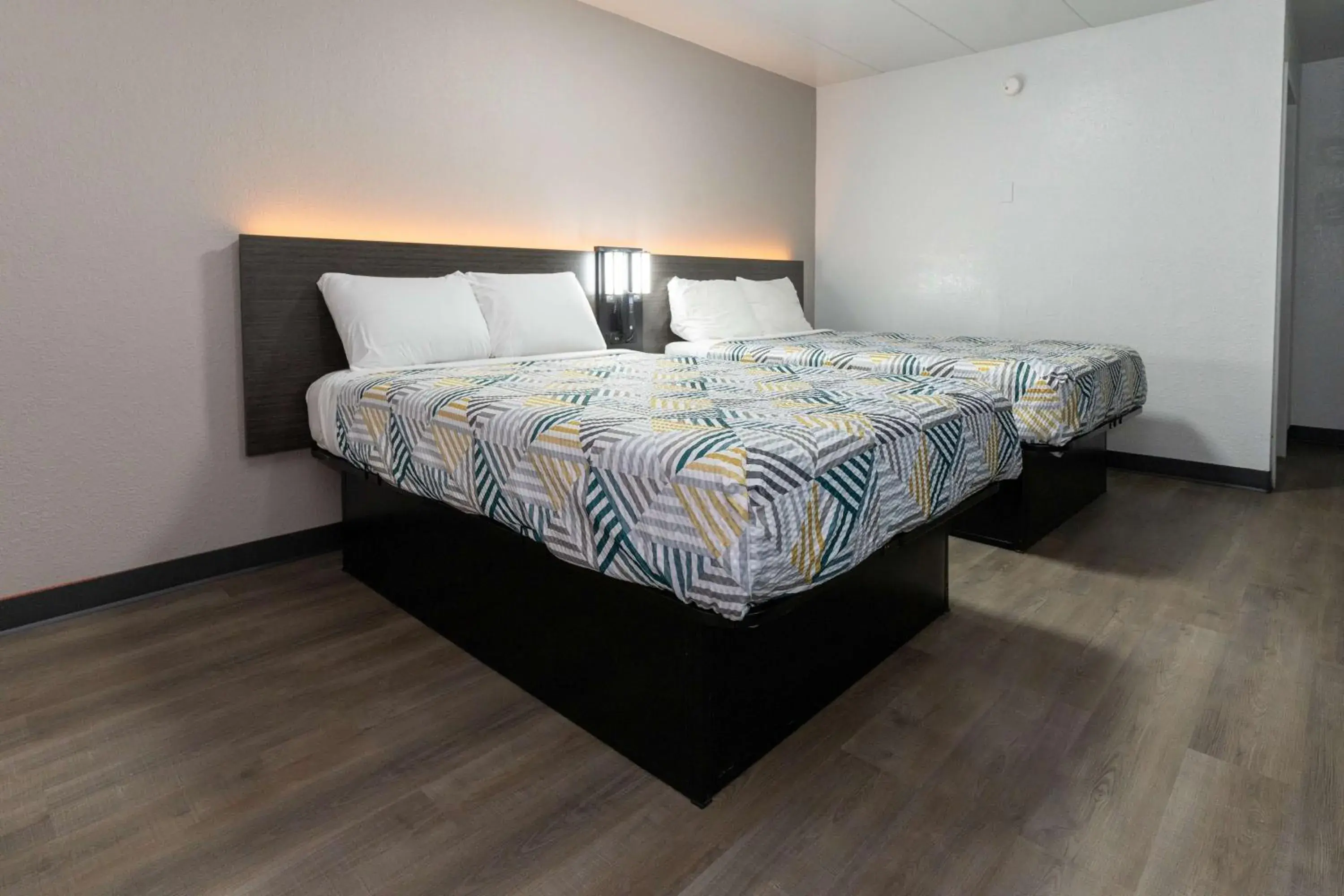 Bedroom, Bed in Motel 6-Cincinnati, OH Bedroom, Bed in Motel 6-Cincinnati, OH