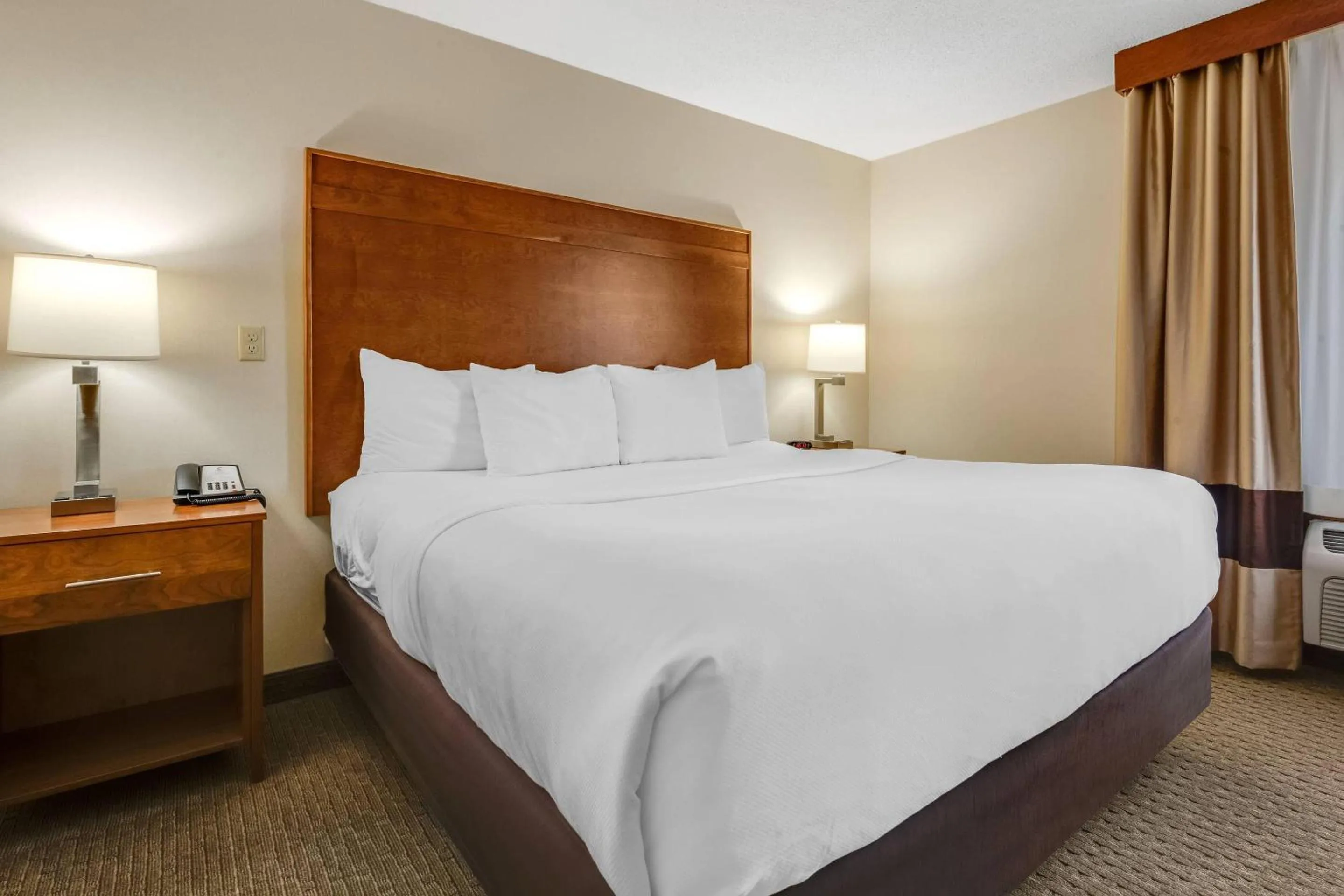 Bedroom, Bed in Comfort Inn Millersburg