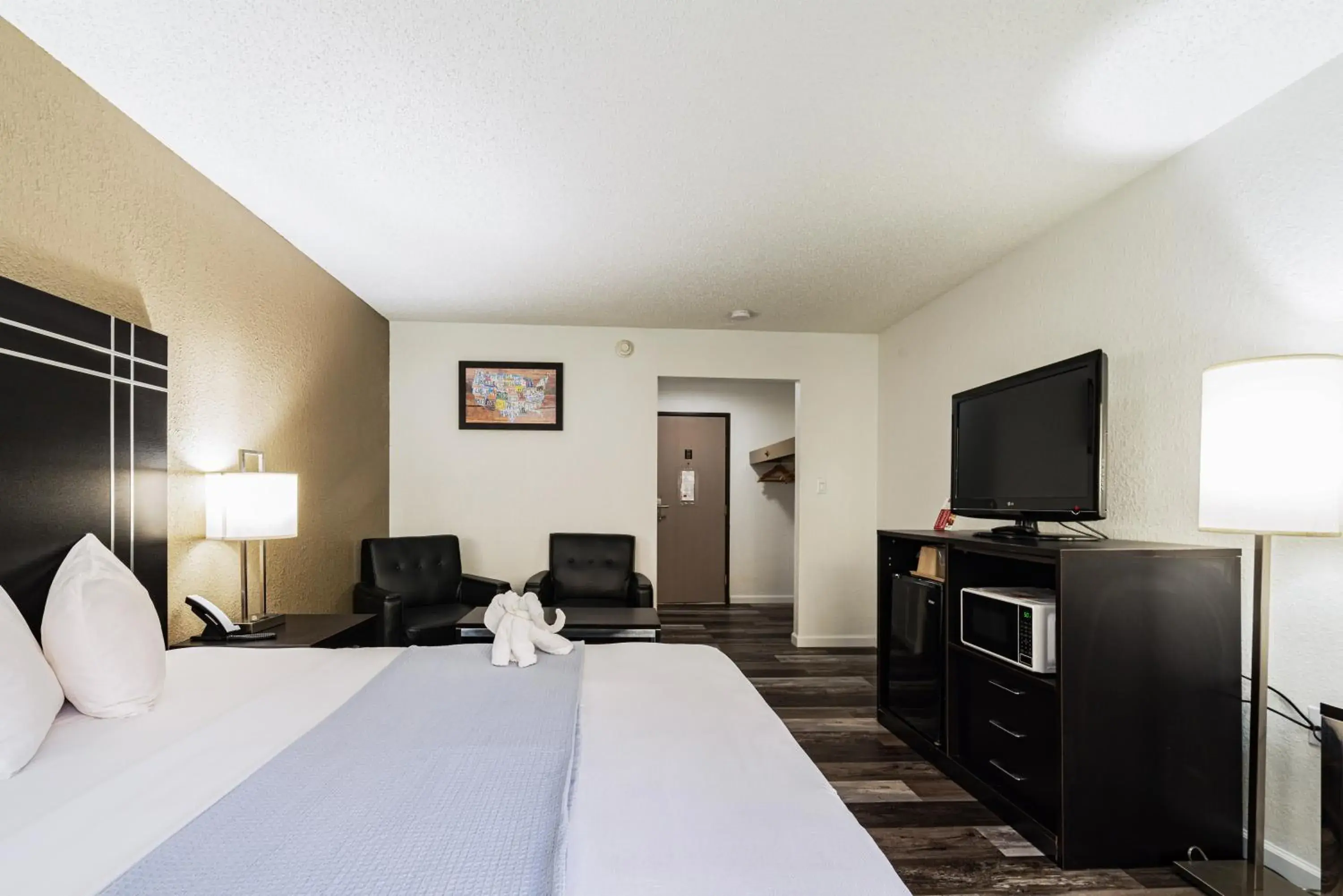 King Suite - Non-Smoking in Econo Lodge Cleveland Southeast - Kent King Suite - Non-Smoking in Econo Lodge Cleveland Southeast - Kent