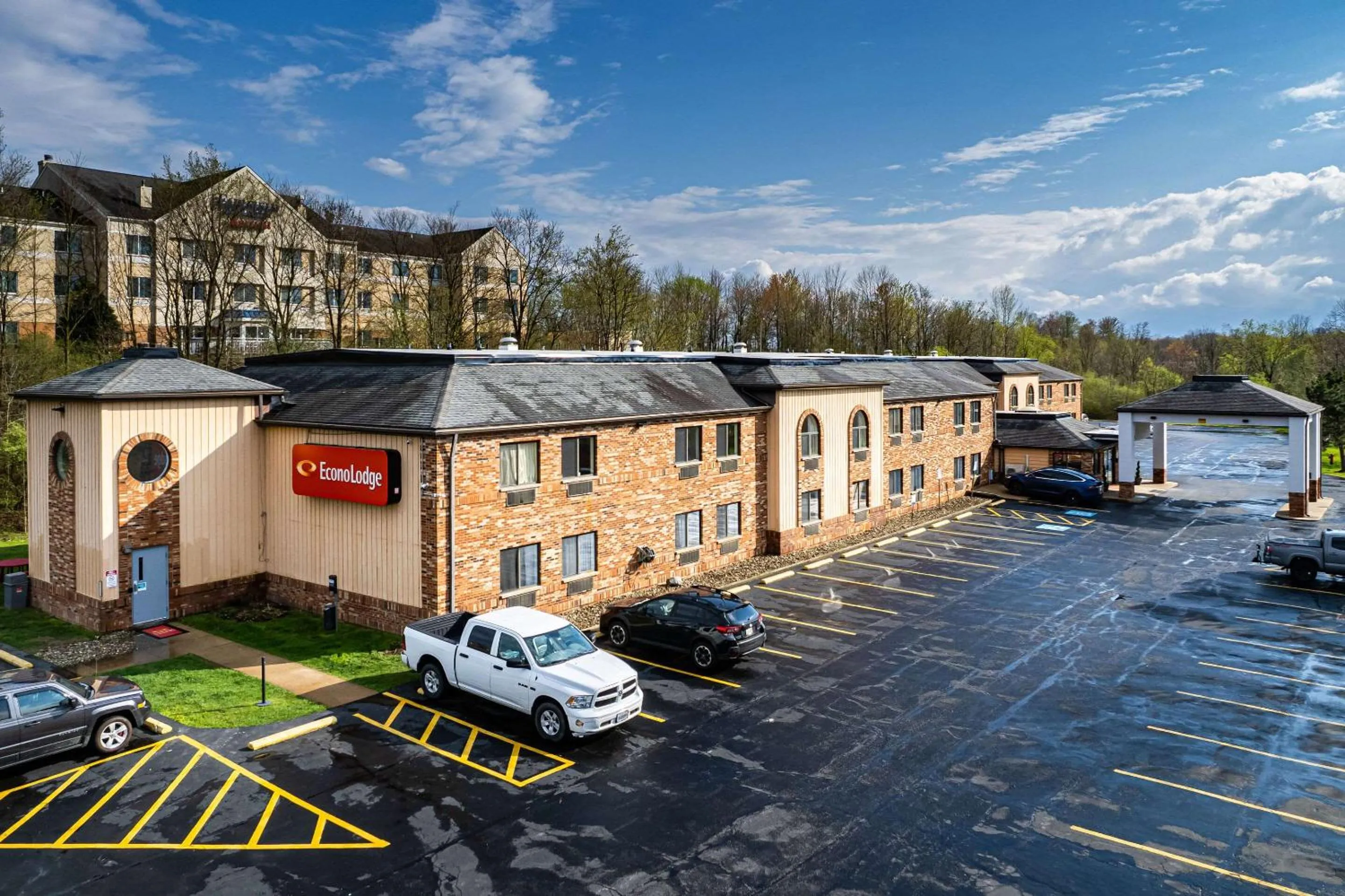 Property building in Econo Lodge Cleveland Southeast - Kent
