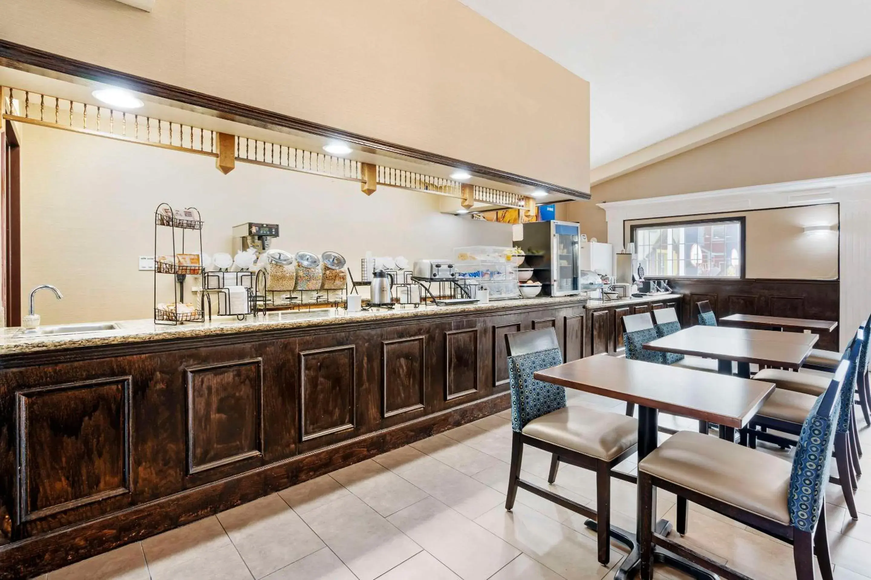 Breakfast in Comfort Inn Splash Harbor Breakfast in Comfort Inn Splash Harbor