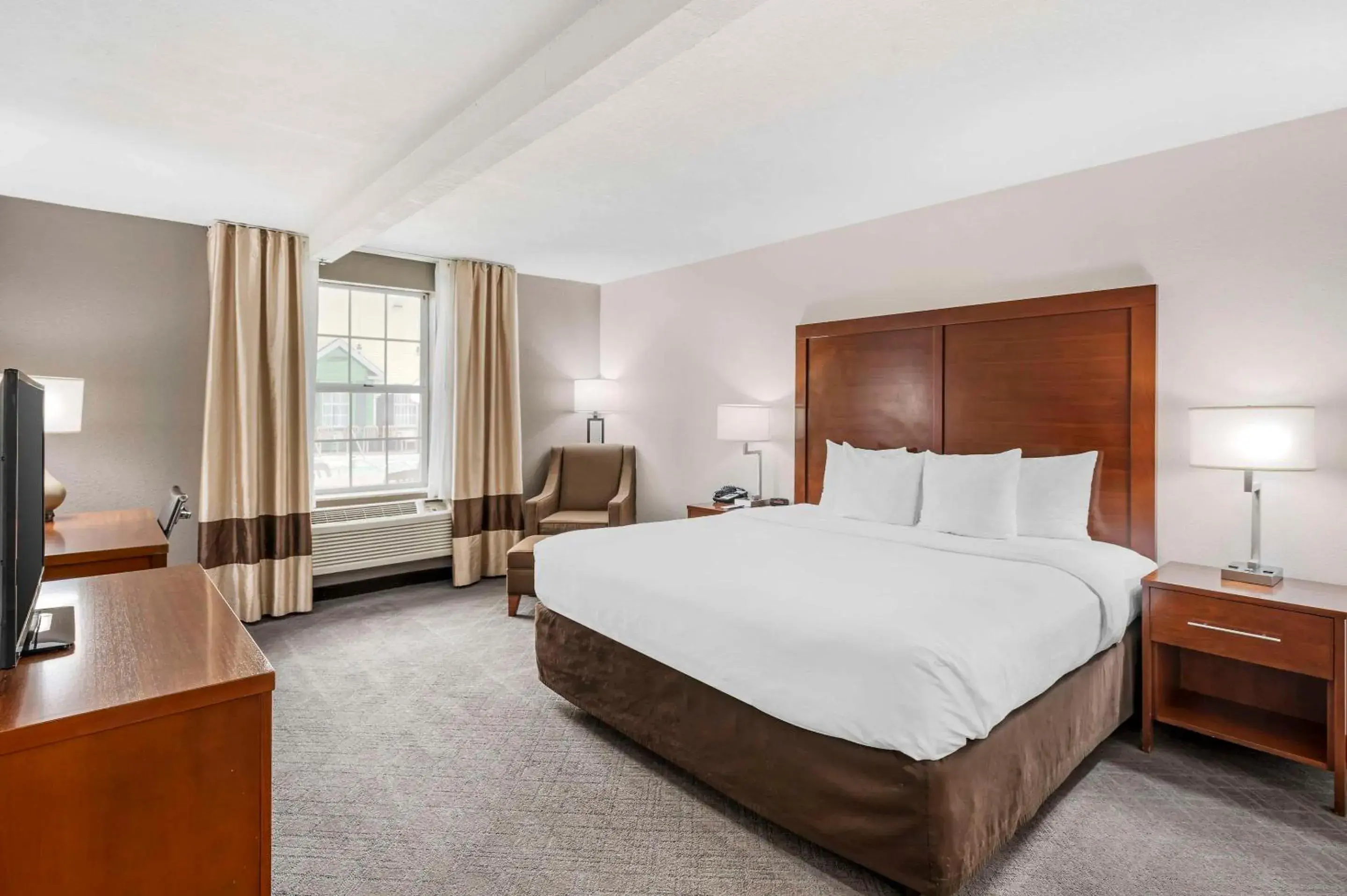 King Room - Non-Smoking in Comfort Inn Splash Harbor King Room - Non-Smoking in Comfort Inn Splash Harbor