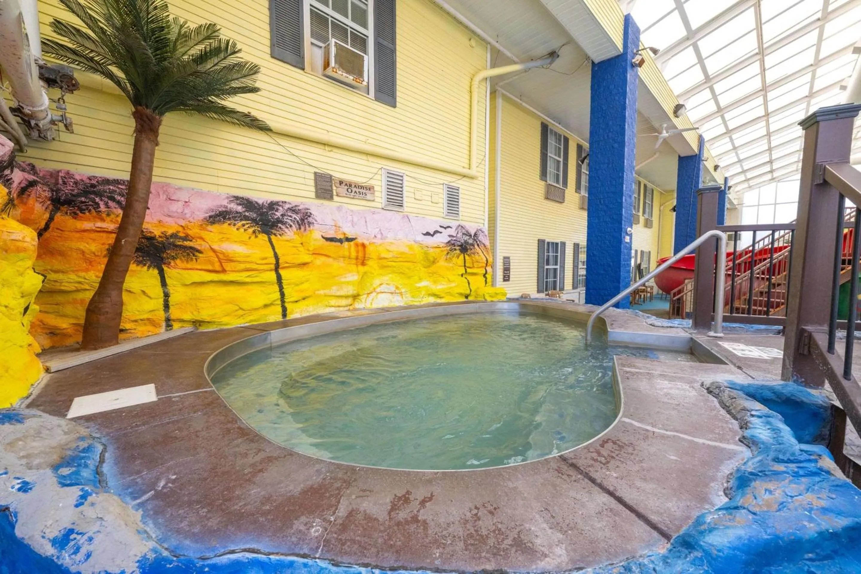 Swimming pool in Comfort Inn Splash Harbor