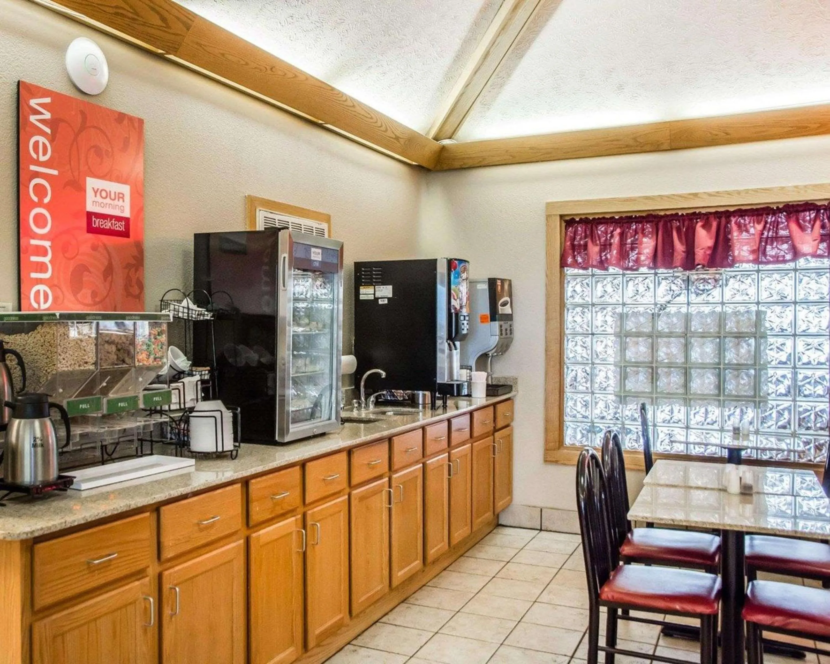 Breakfast in Comfort Inn Bellefontaine