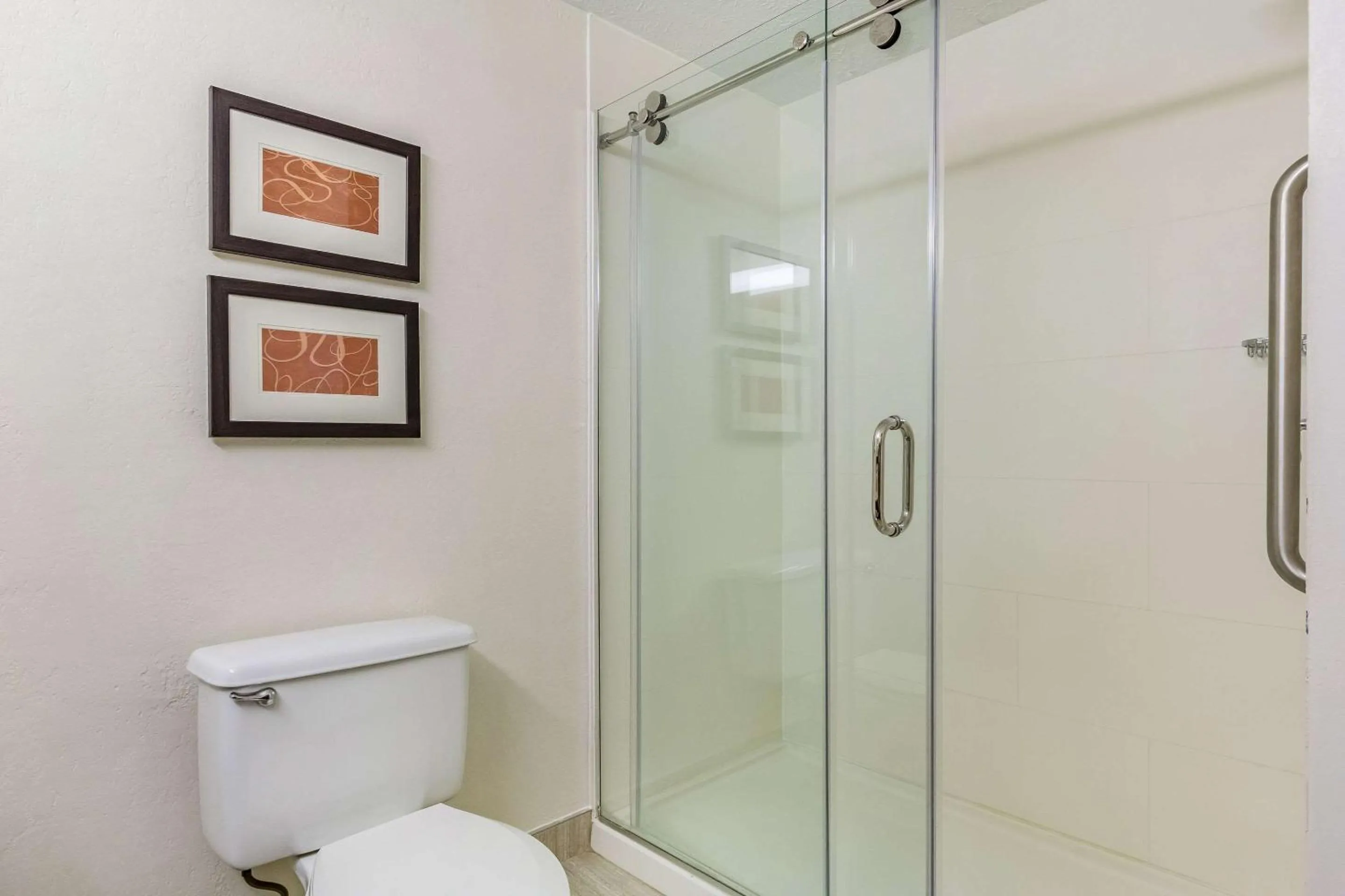 Shower in Comfort Inn Independence