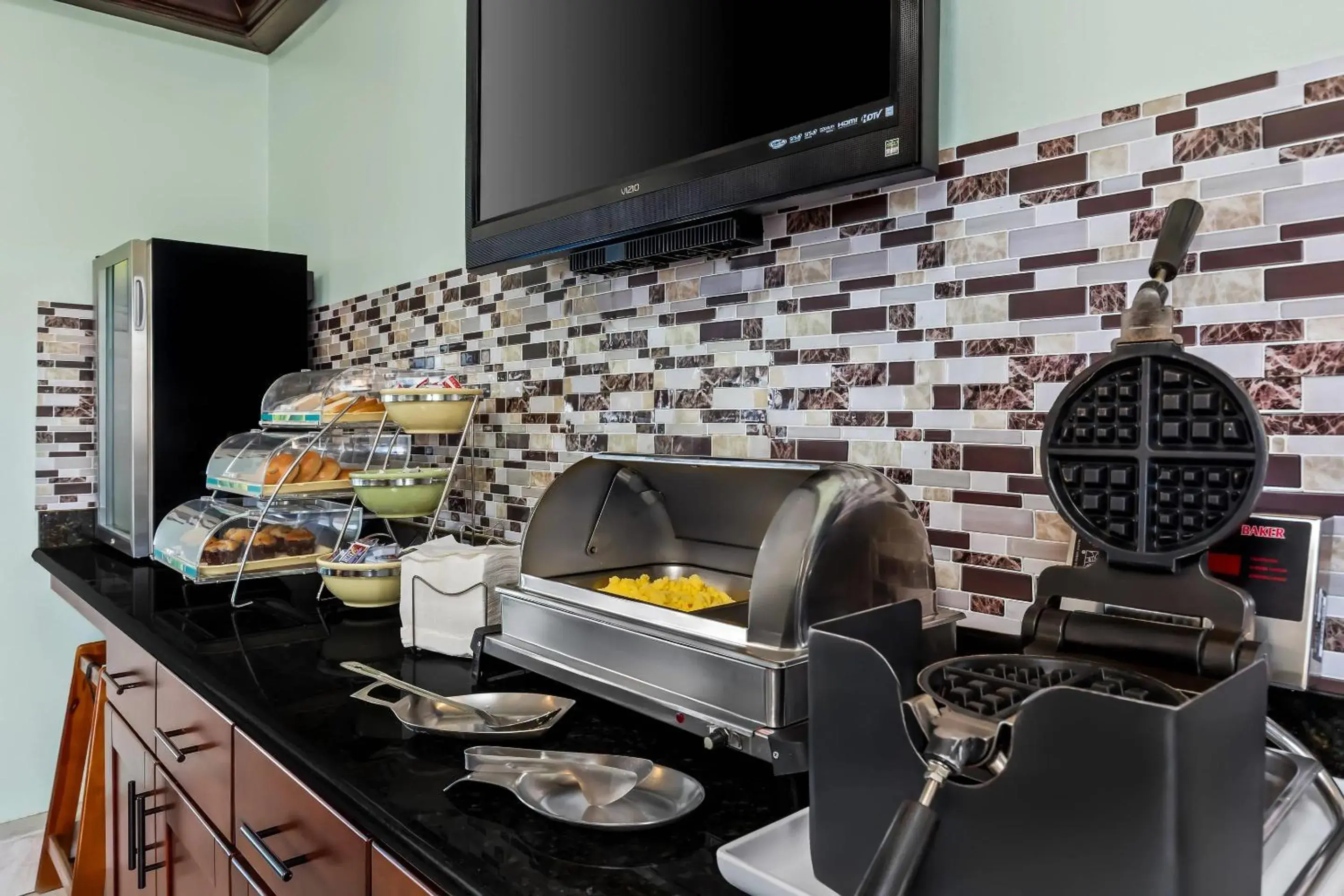 Breakfast in Quality Inn & Suites Breakfast in Quality Inn & Suites