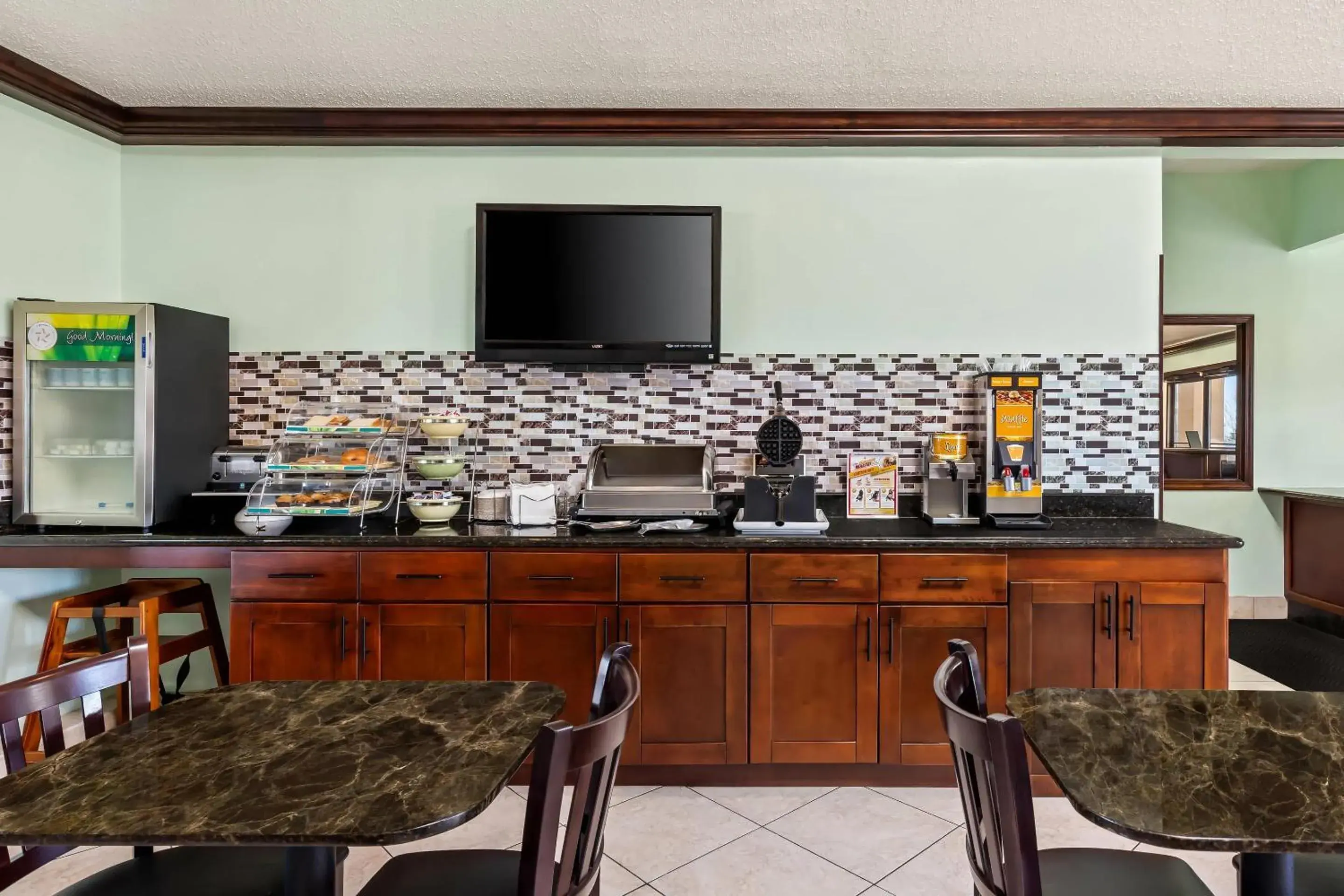 Breakfast in Quality Inn & Suites Breakfast in Quality Inn & Suites