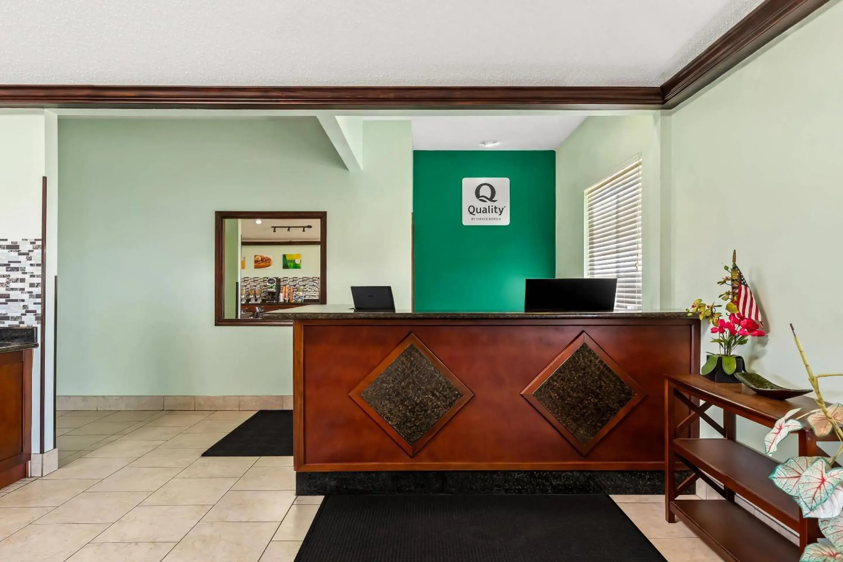 Lobby or reception in Quality Inn & Suites Seville Lobby or reception in Quality Inn & Suites Seville