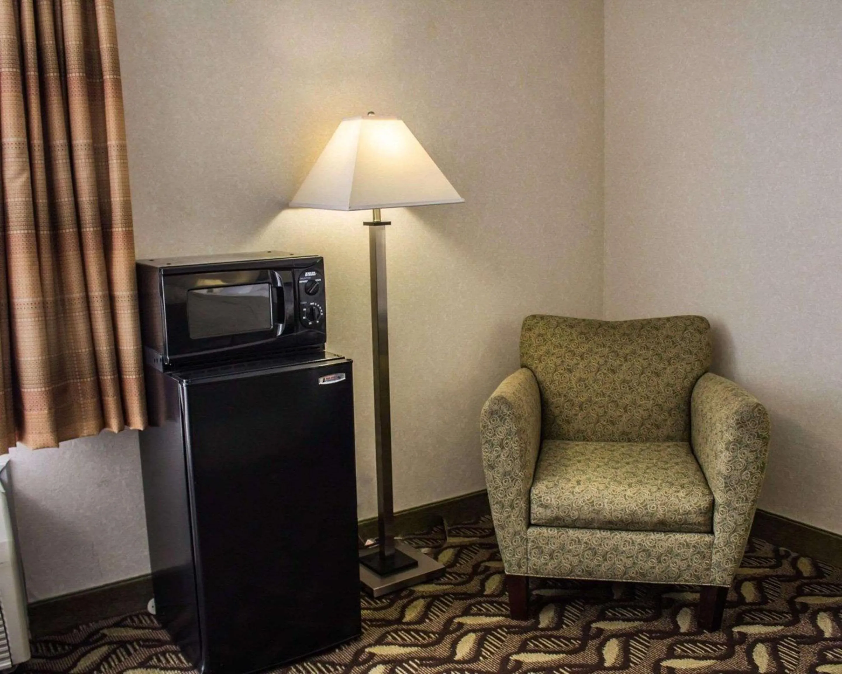 Bedroom, Seating Area in Quality Inn & Suites Mansfield