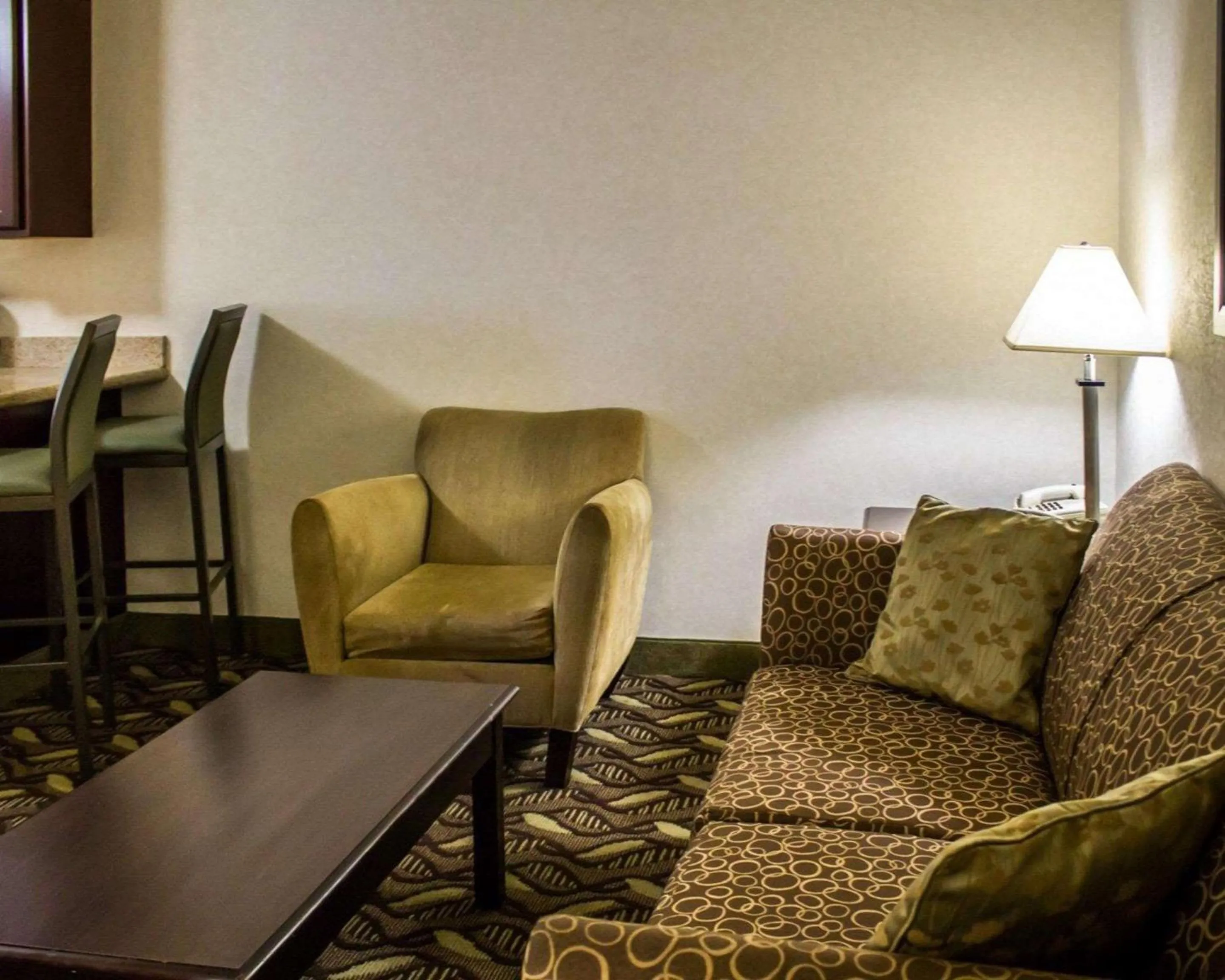 Photo of the whole room, Seating Area in Quality Inn & Suites Mansfield