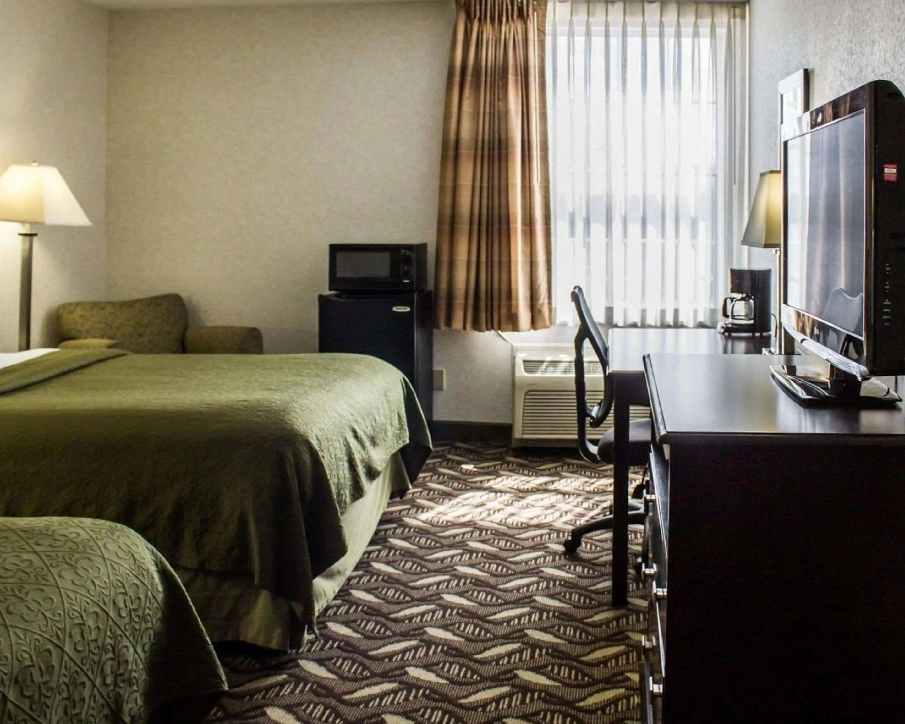 Bedroom in Quality Inn & Suites Mansfield